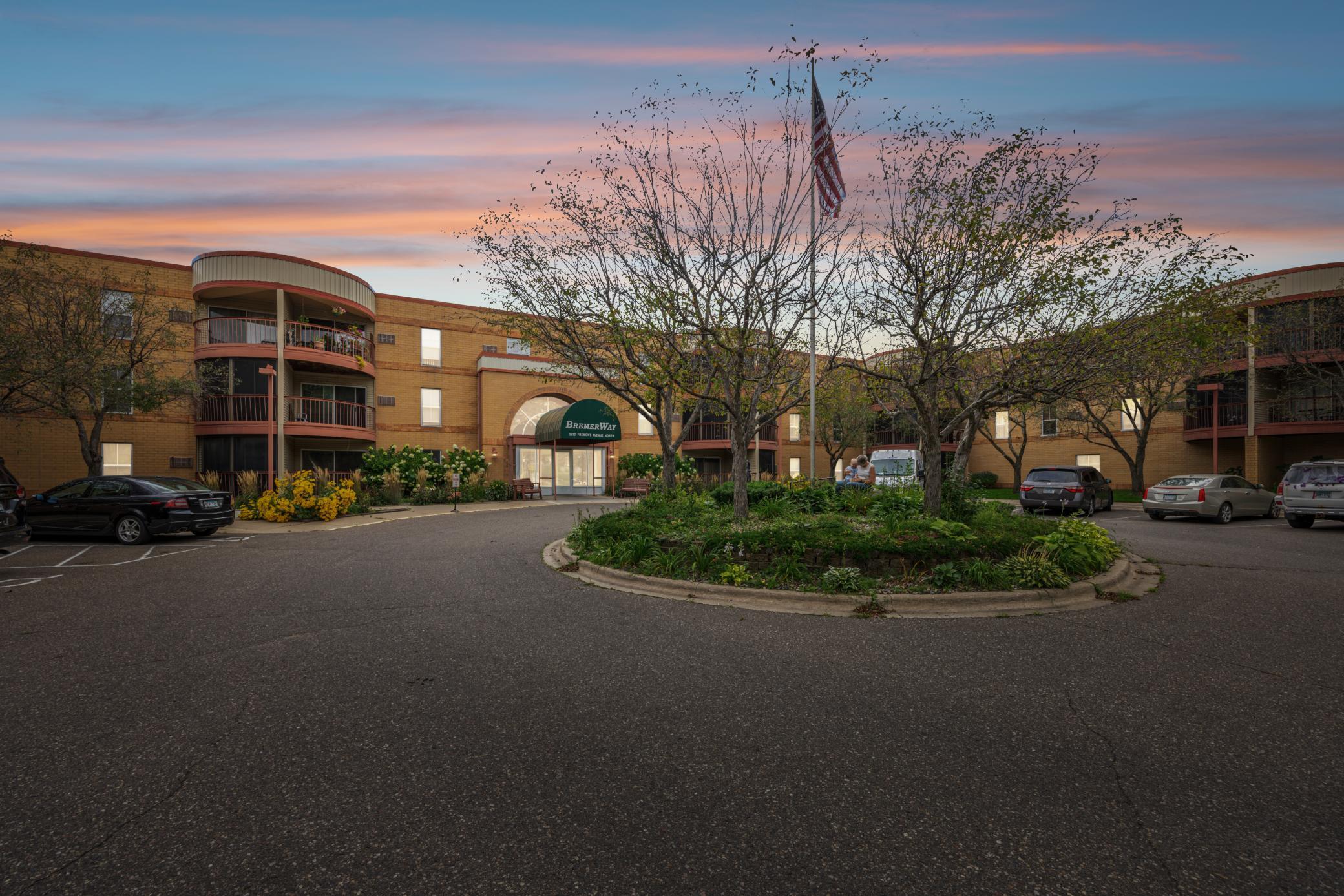 3232 Fremont Avenue N Unit: 309