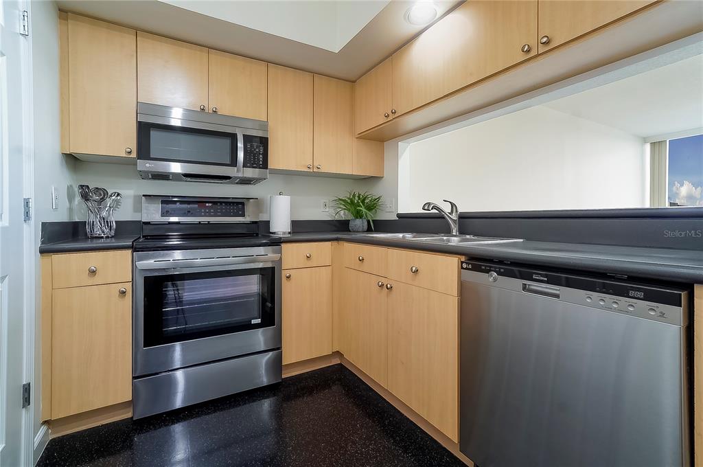 322 E CENTRAL BOULEVARD Unit: 1204