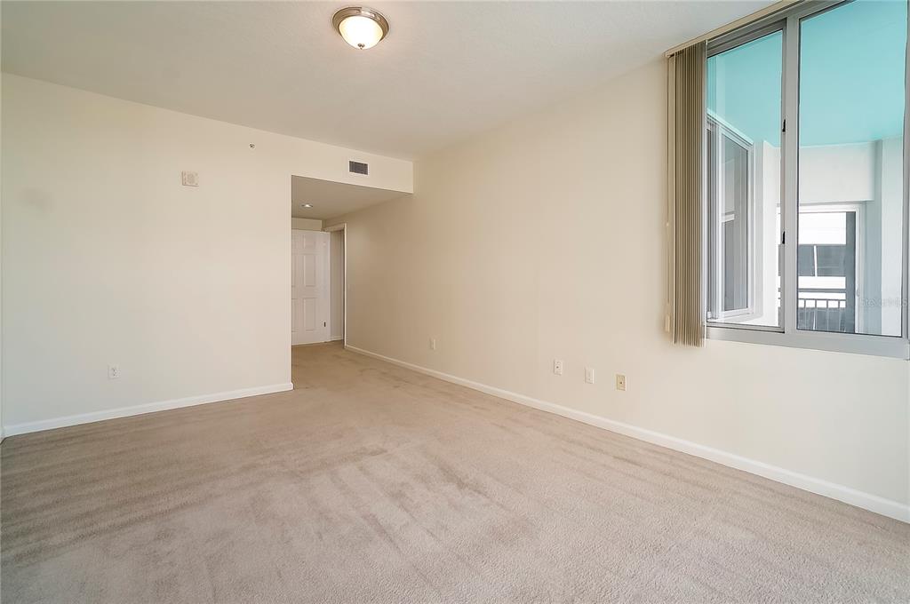 322 E CENTRAL BOULEVARD Unit: 1204