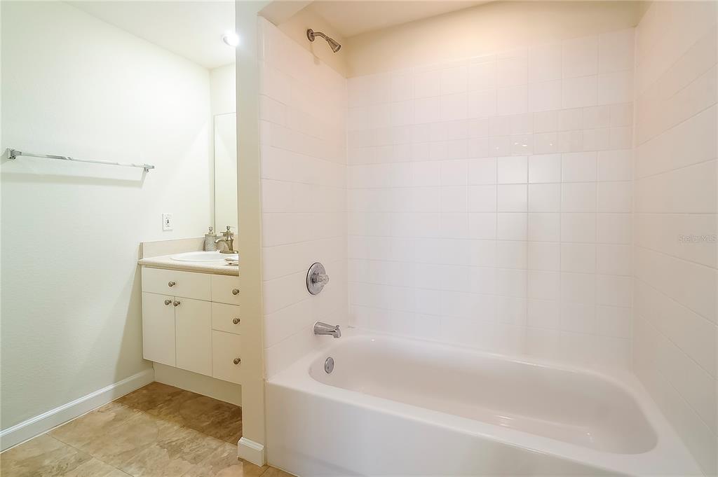 322 E CENTRAL BOULEVARD Unit: 1204