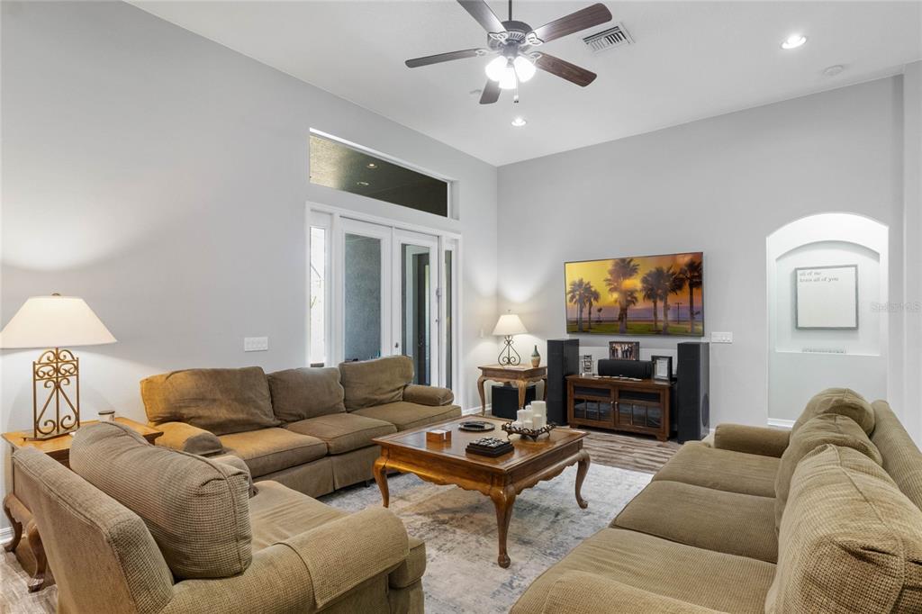 739 BAINBRIDGE LOOP
