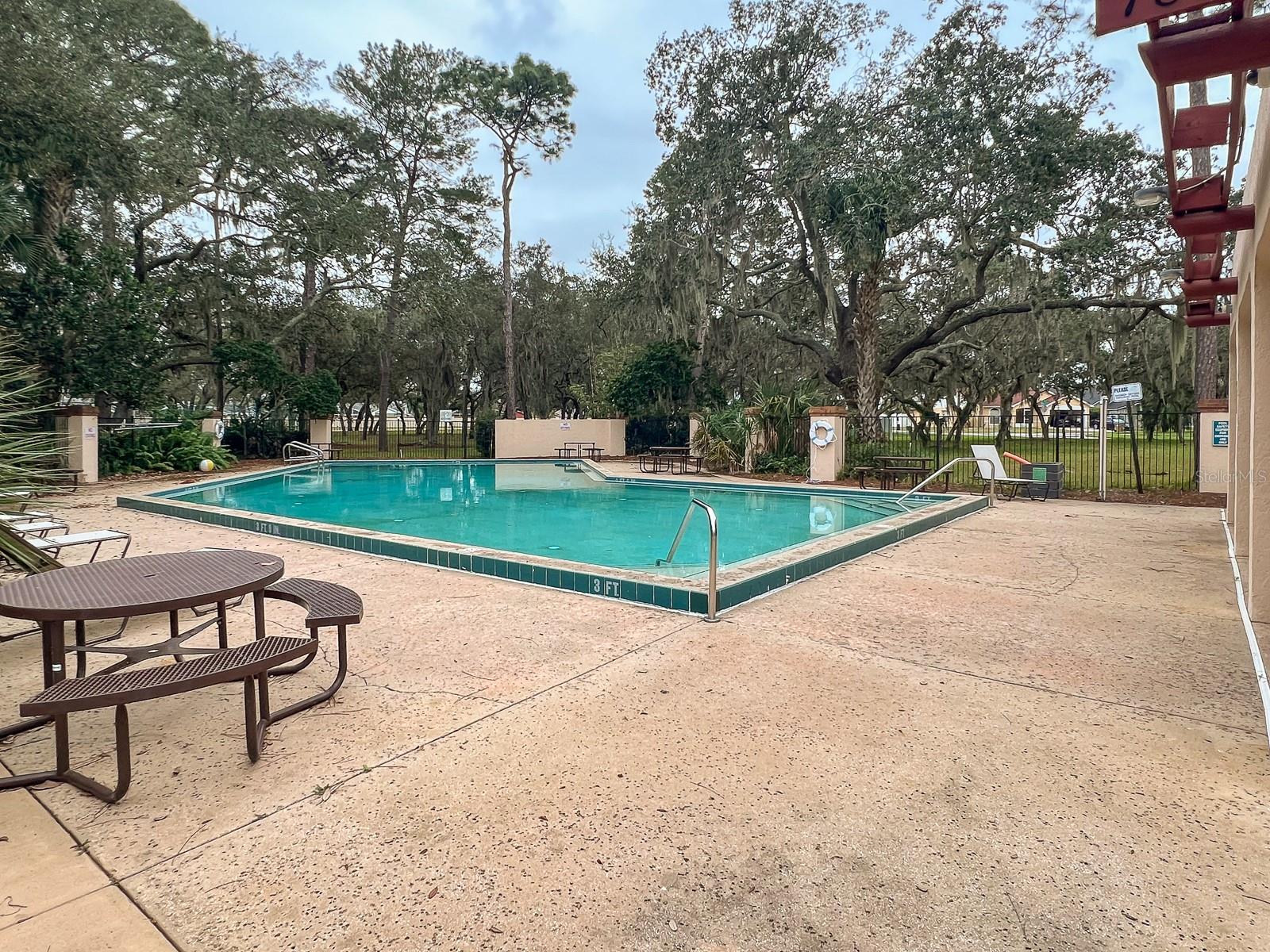 1535 INDIAN OAKS TRAIL