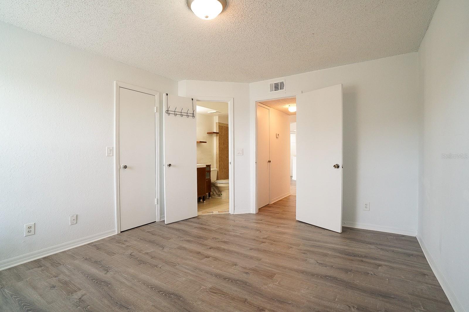4630 COMMANDER DRIVE Unit: 1028