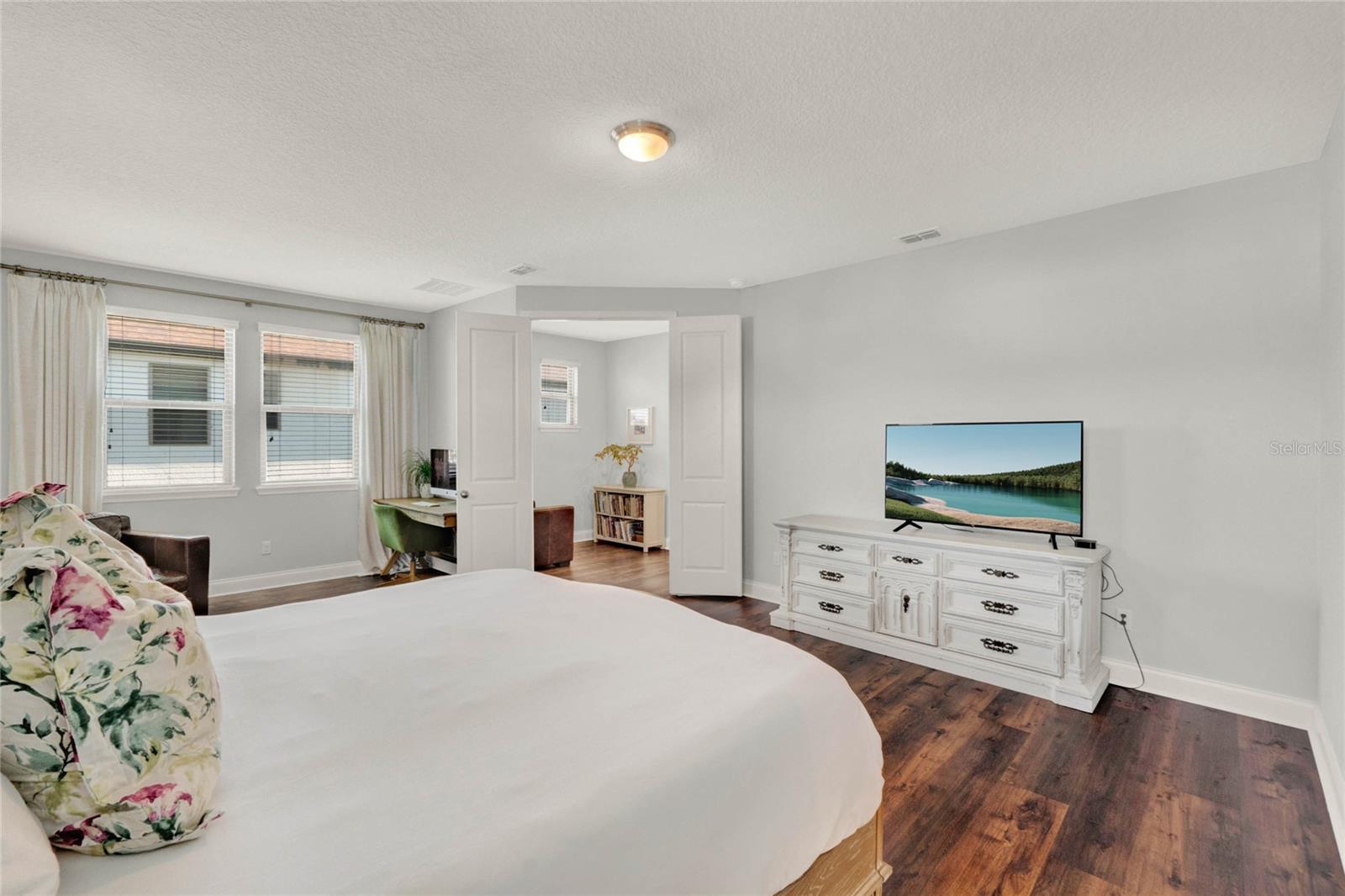 8330 VIVARO ISLE WAY