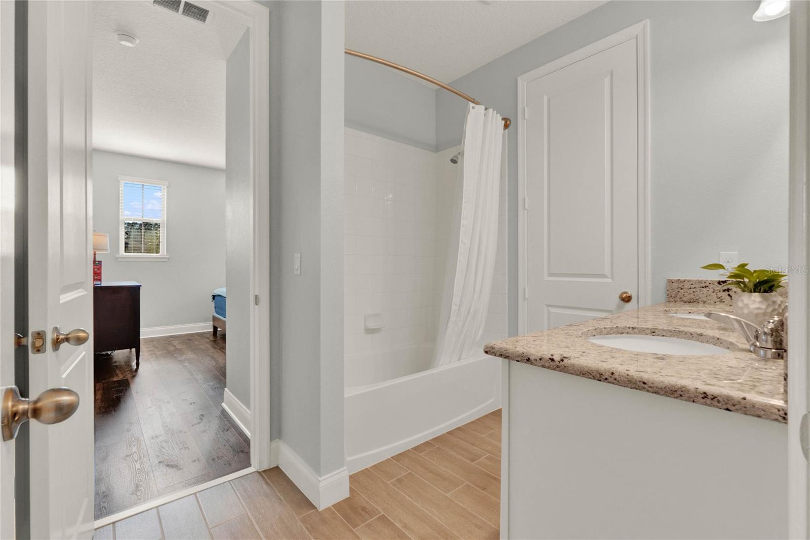 8330 VIVARO ISLE WAY