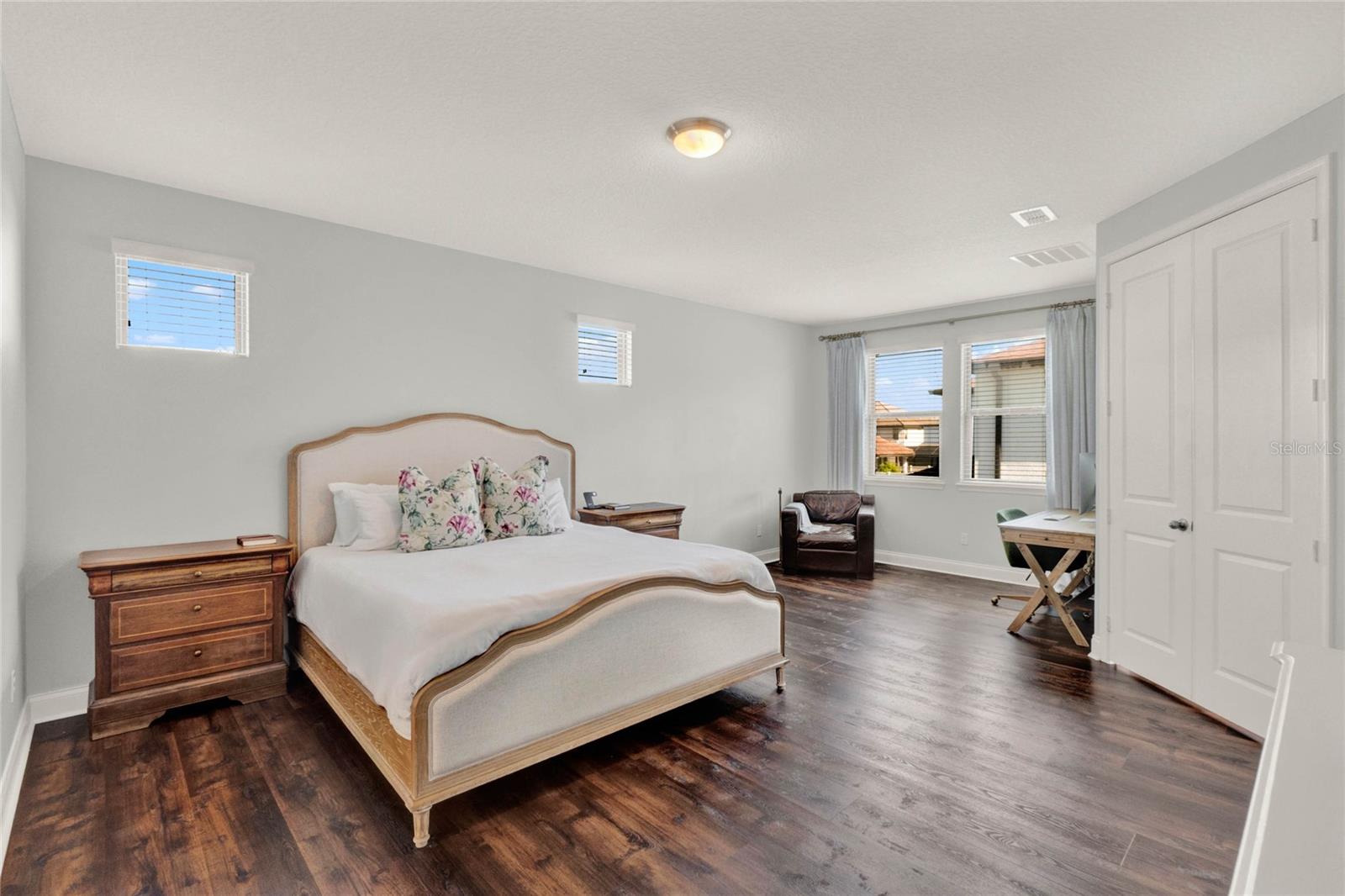 8330 VIVARO ISLE WAY