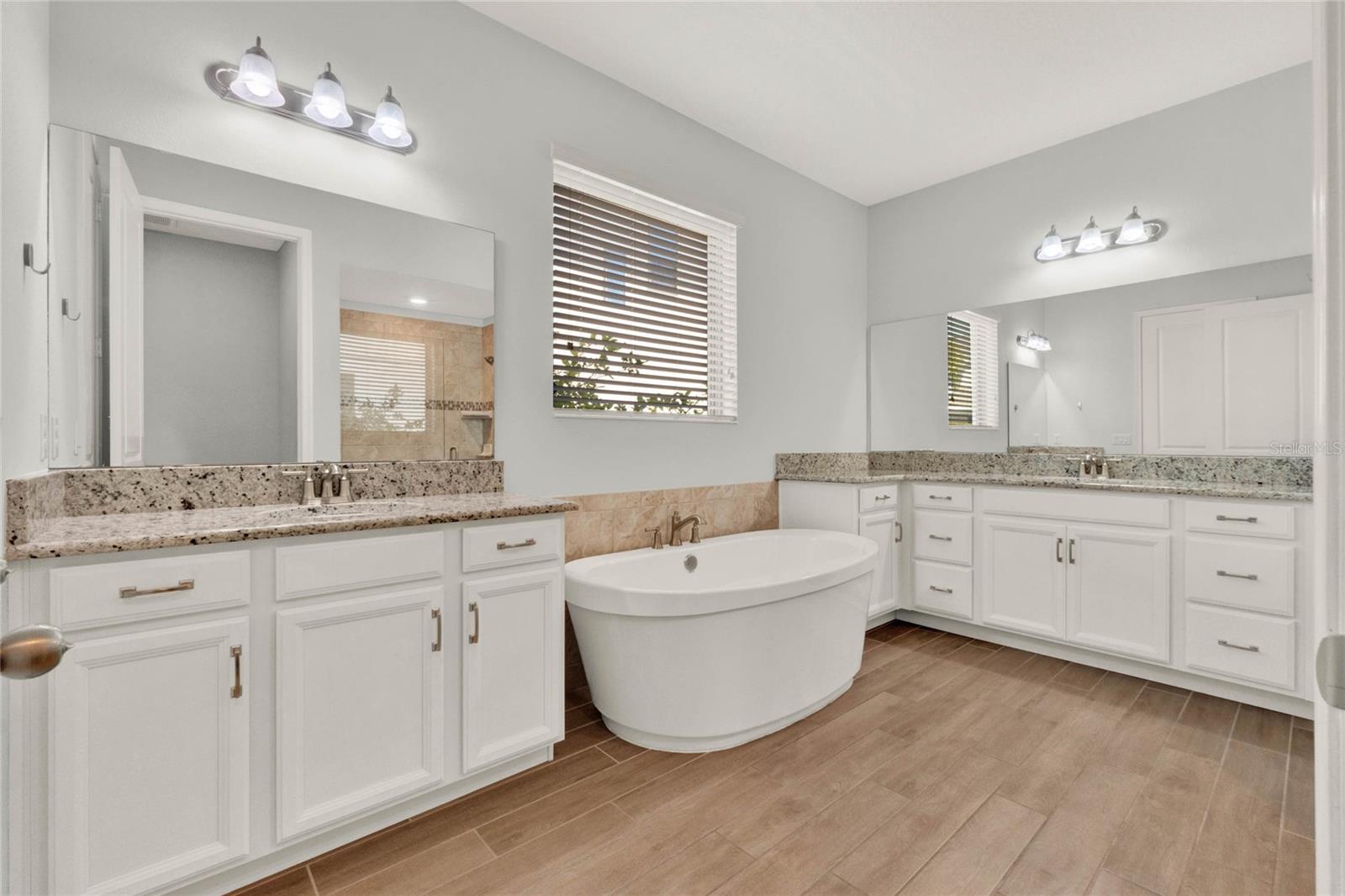 8330 VIVARO ISLE WAY