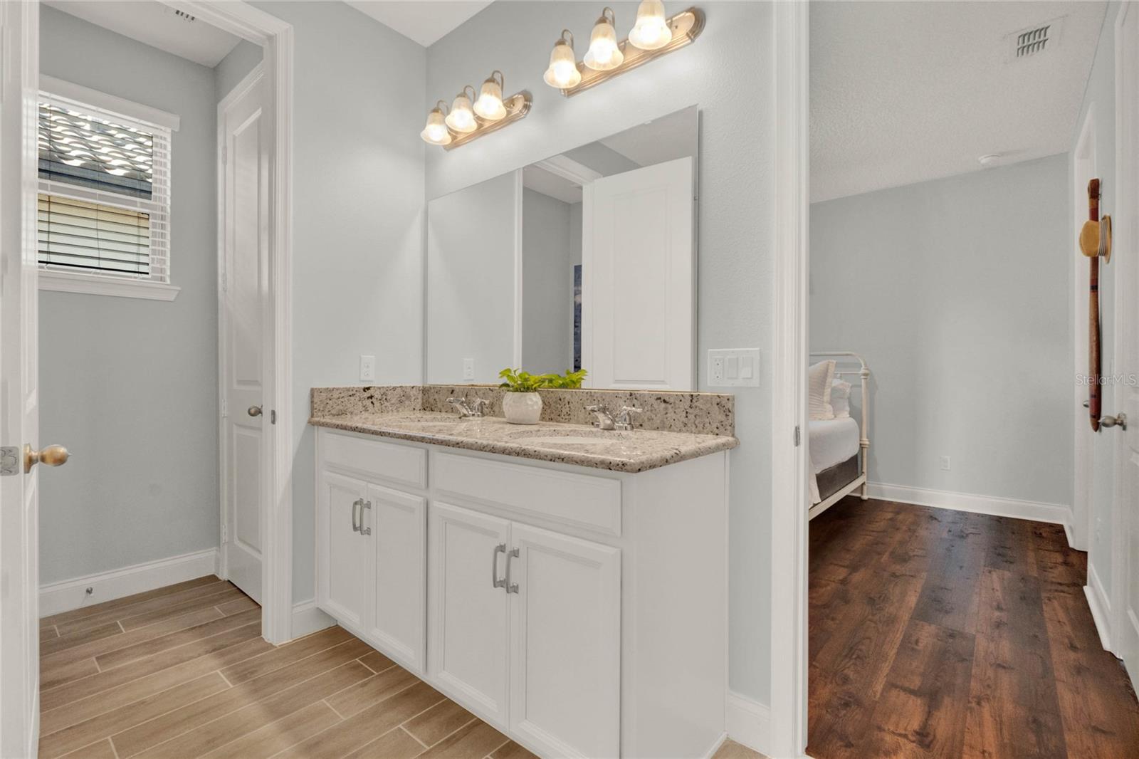 8330 VIVARO ISLE WAY