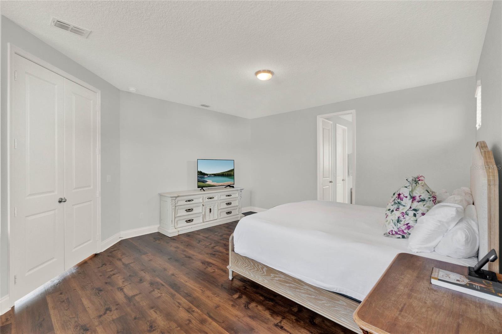 8330 VIVARO ISLE WAY