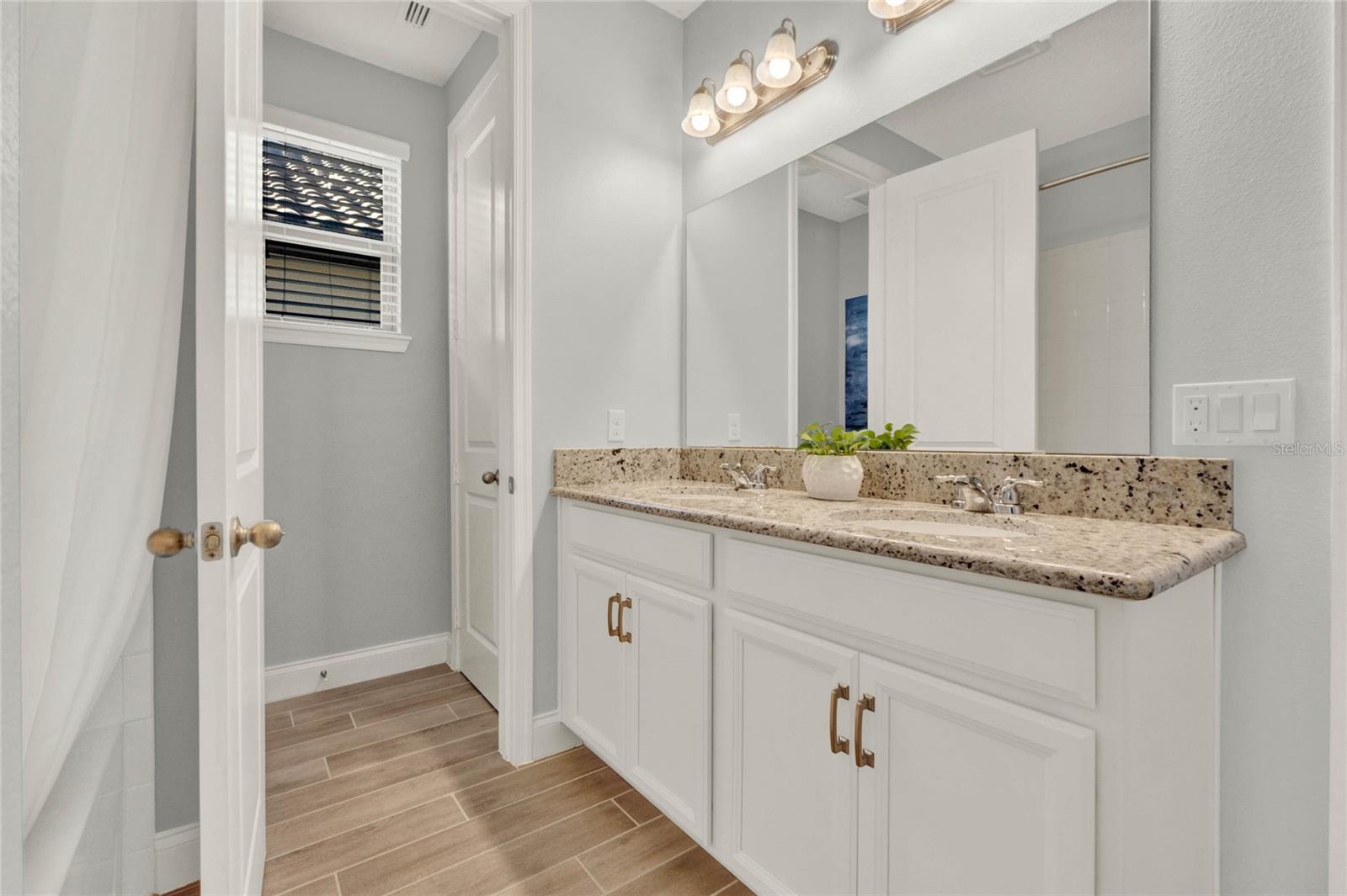 8330 VIVARO ISLE WAY