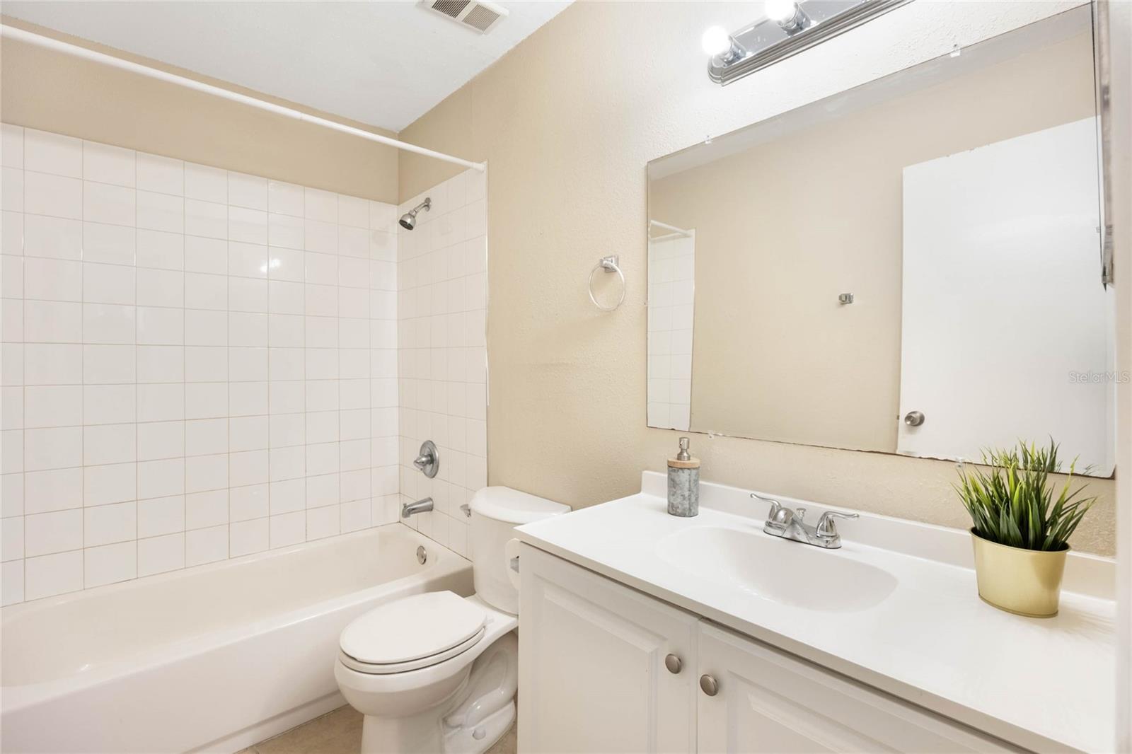 3004 PARKWAY BLVD #203