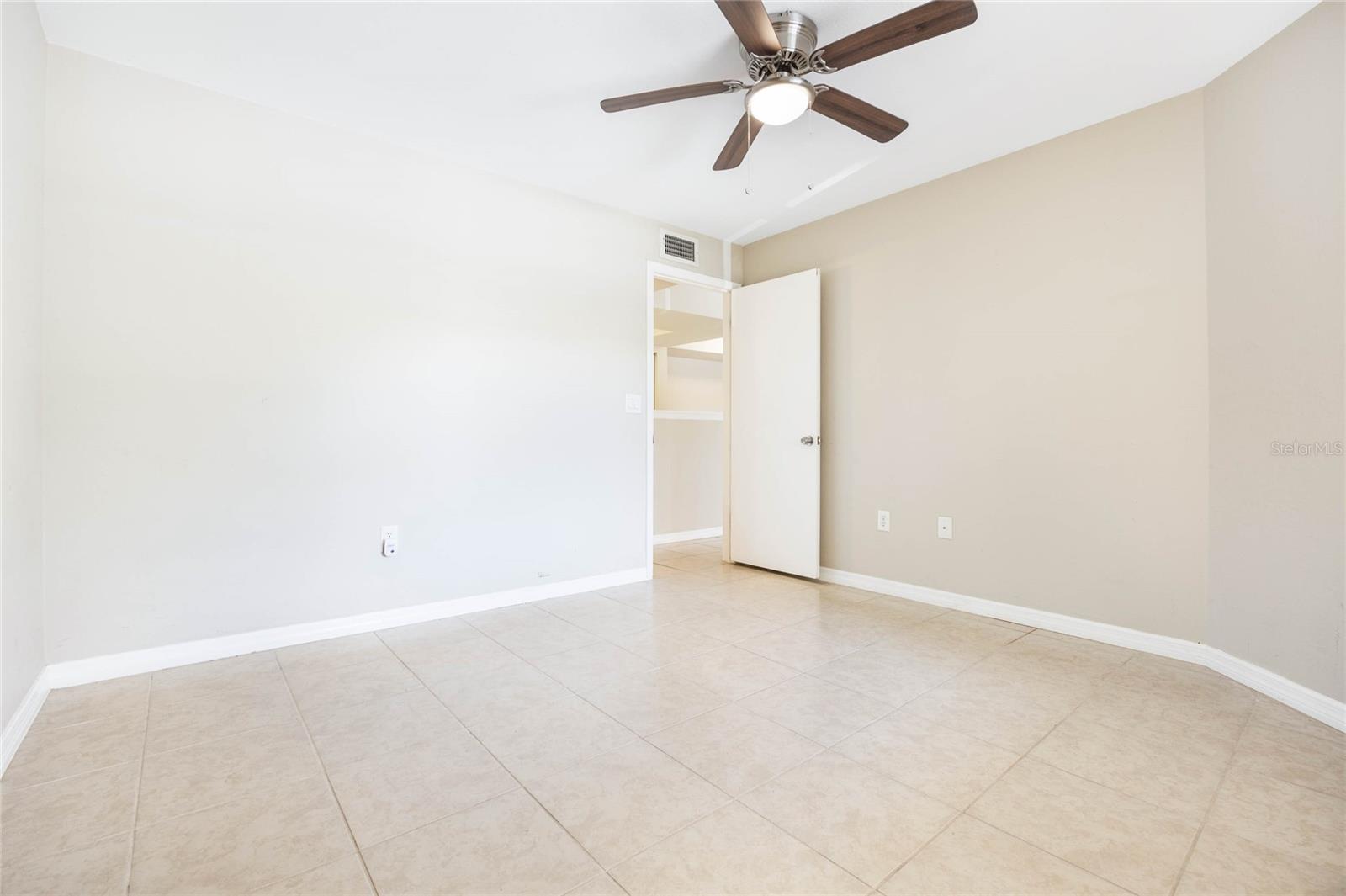 3004 PARKWAY BLVD #203