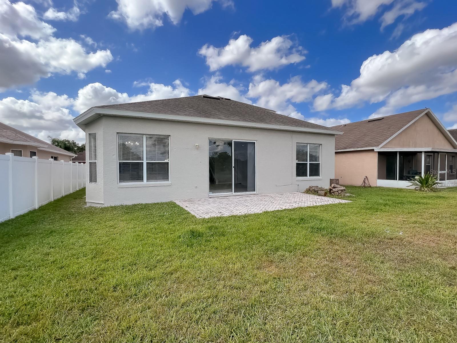 535 TREE SHORE DR