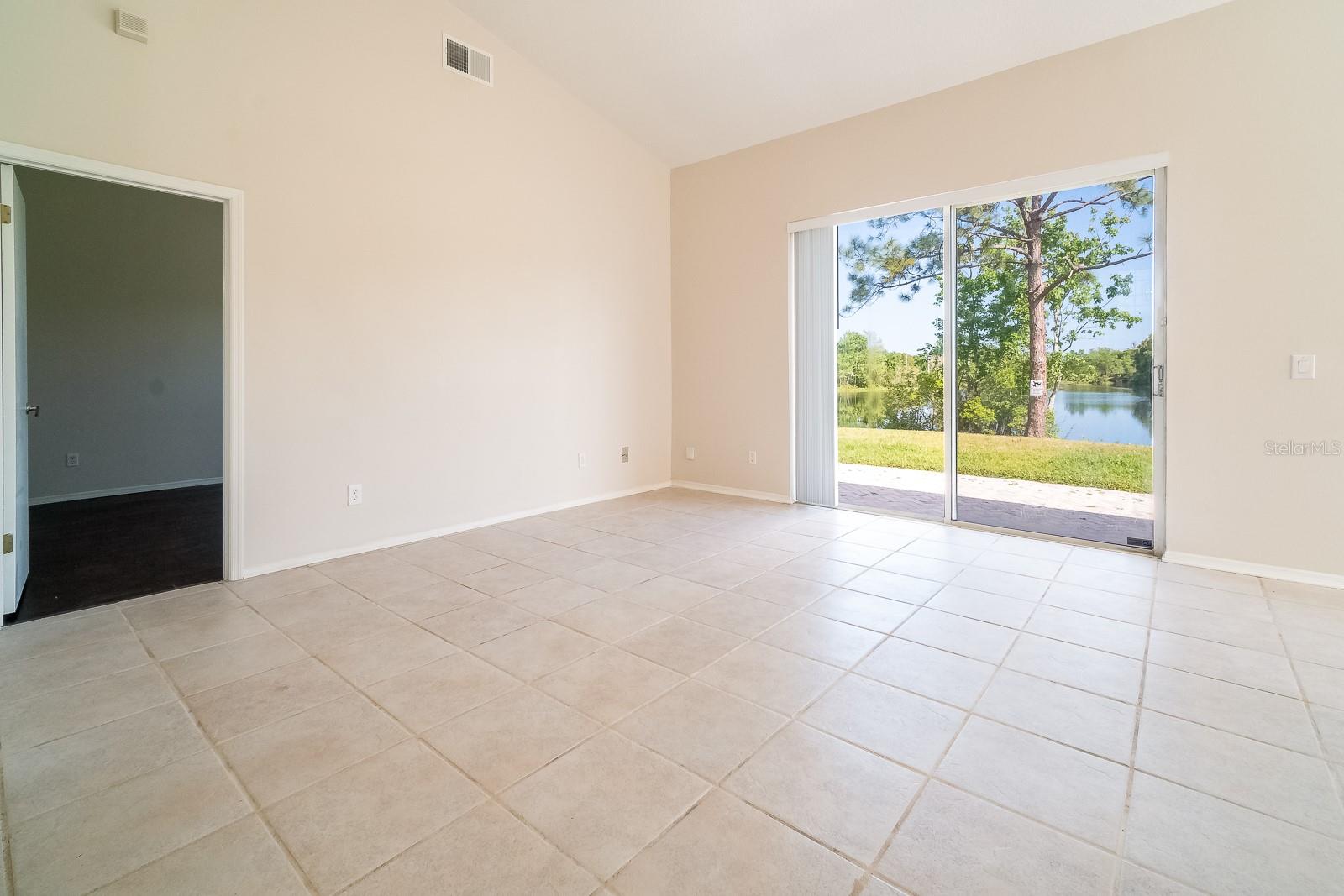 535 TREE SHORE DR