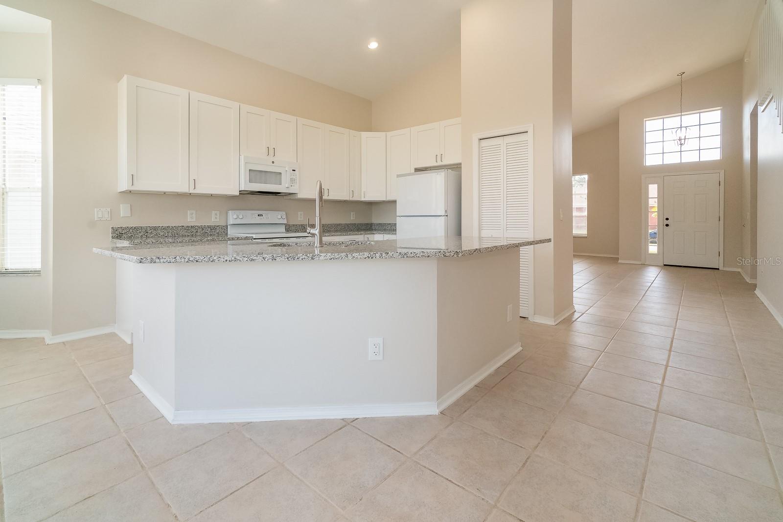 535 TREE SHORE DR