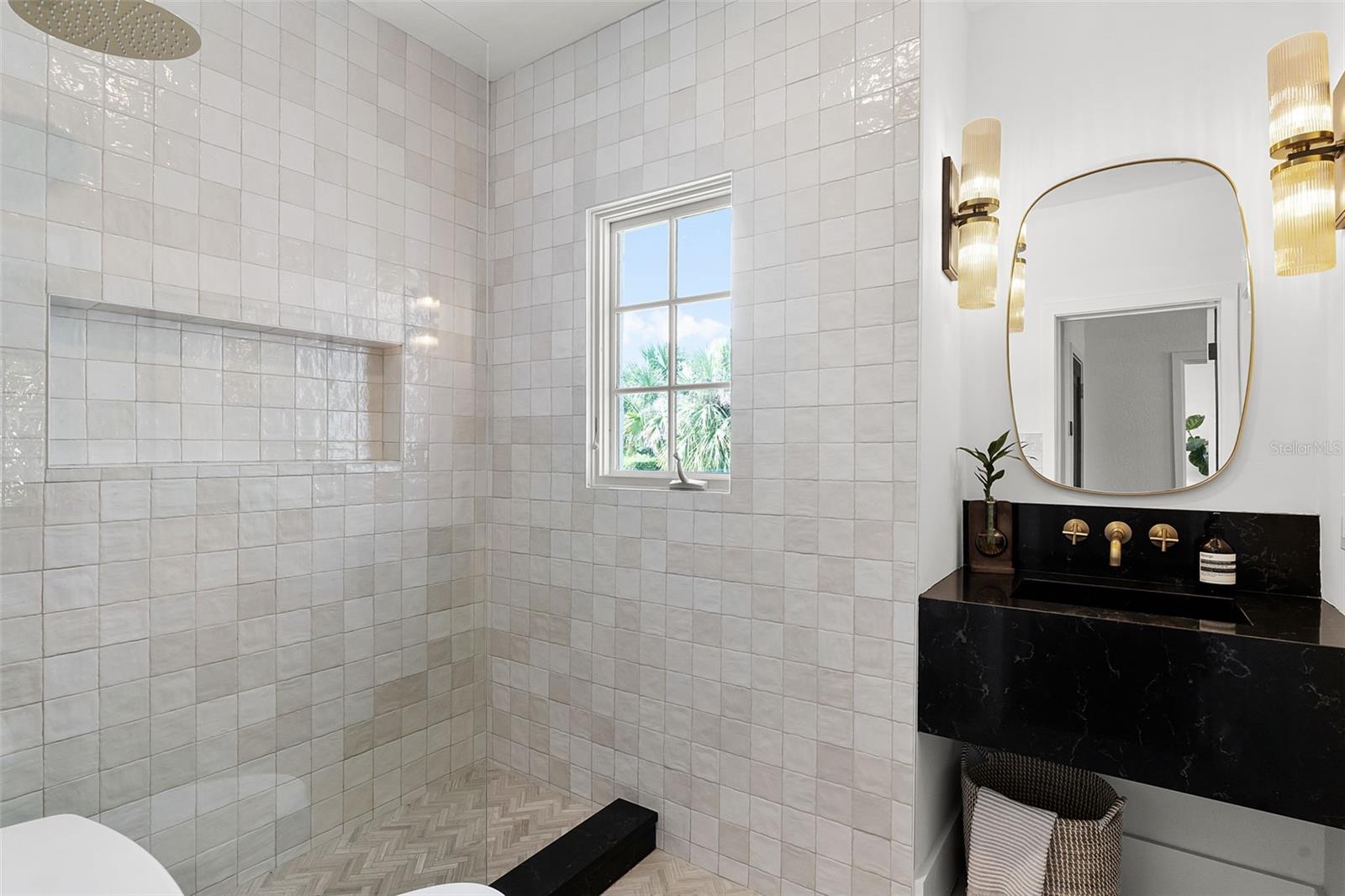 906 ALHAMBRA CT