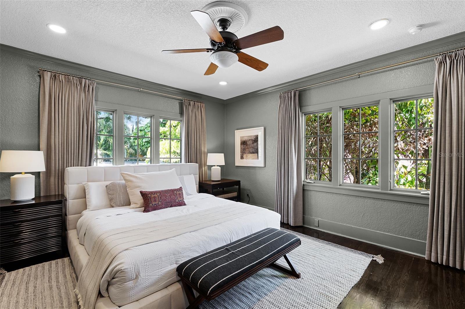 906 ALHAMBRA CT