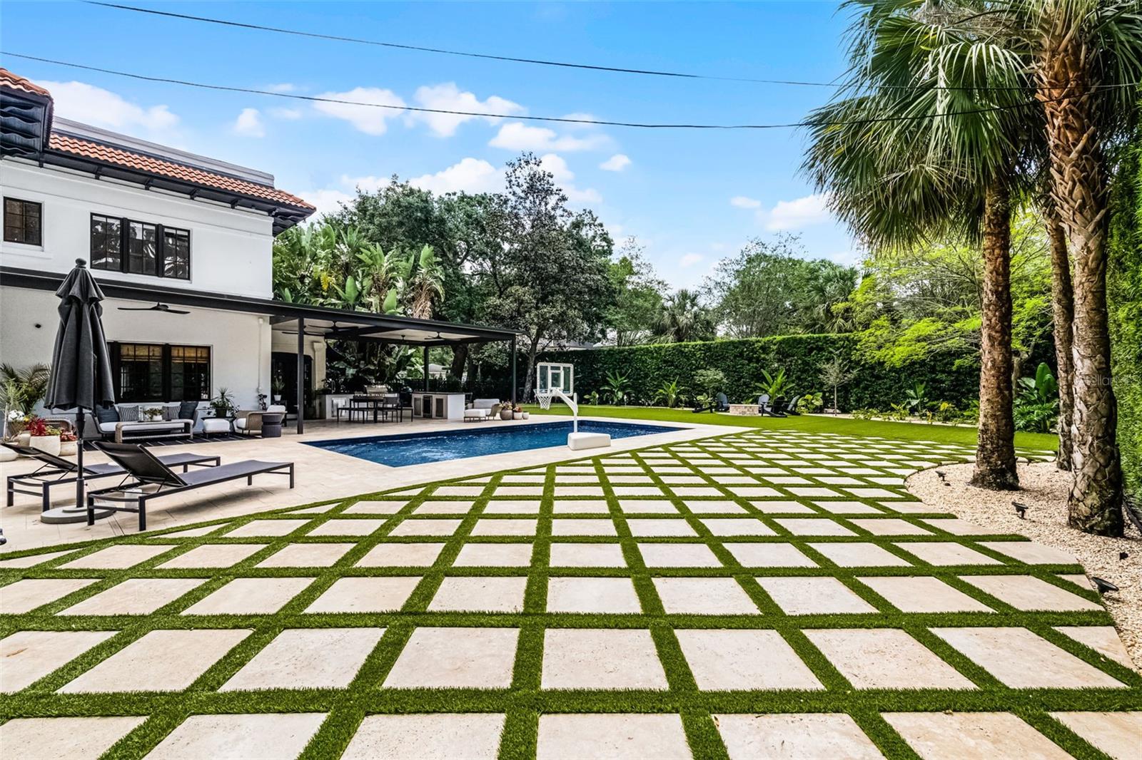 906 ALHAMBRA CT
