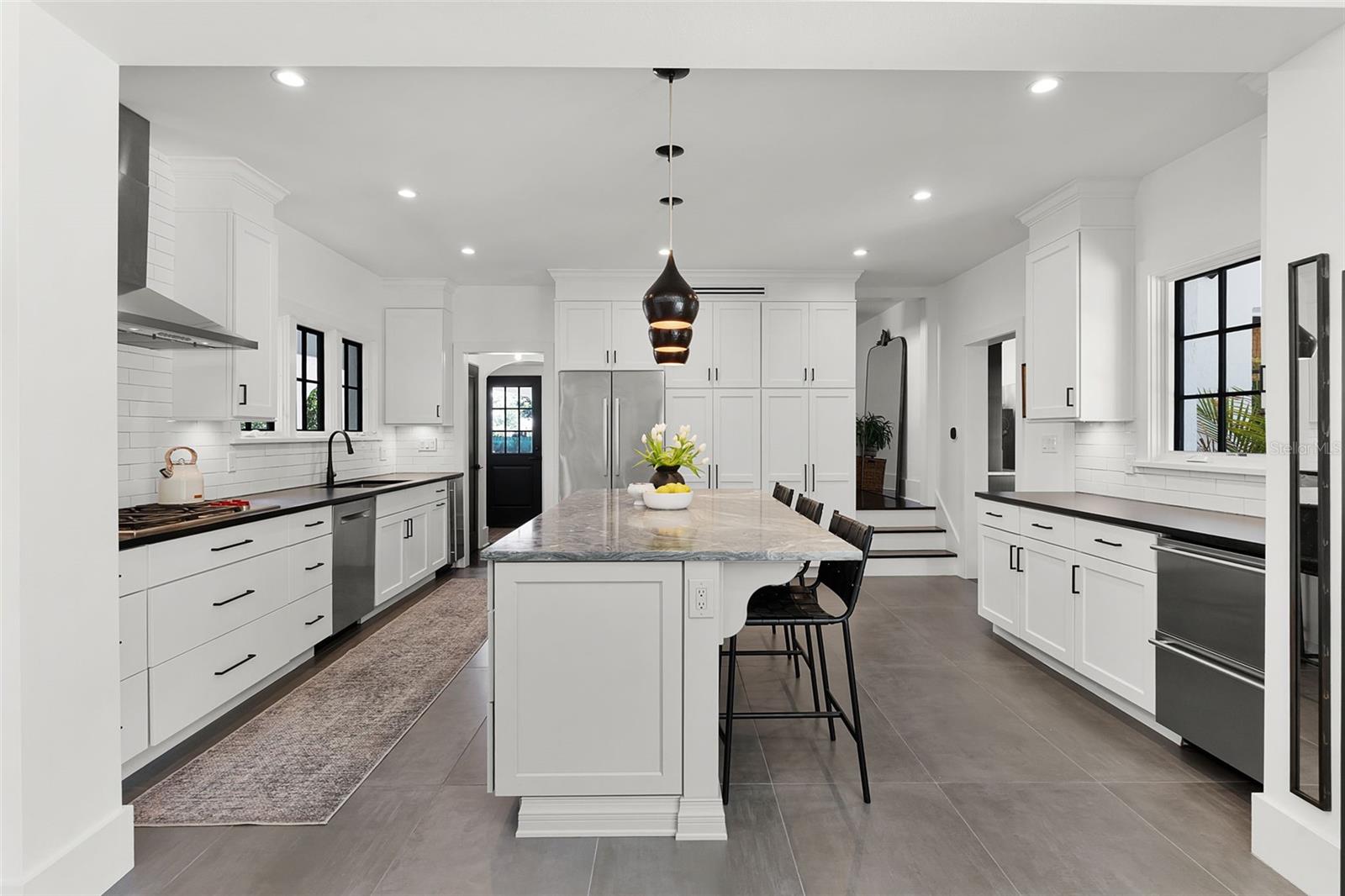 906 ALHAMBRA CT