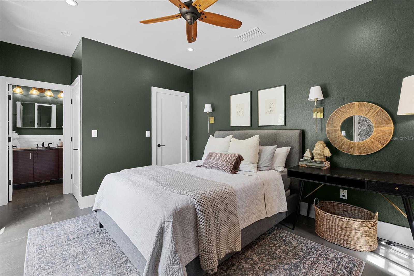 906 ALHAMBRA CT