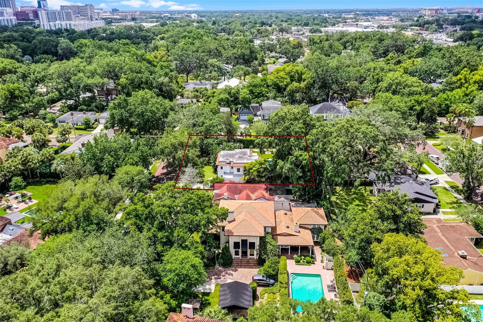 906 ALHAMBRA CT