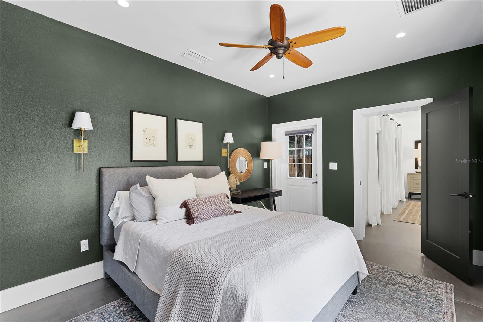 906 ALHAMBRA CT