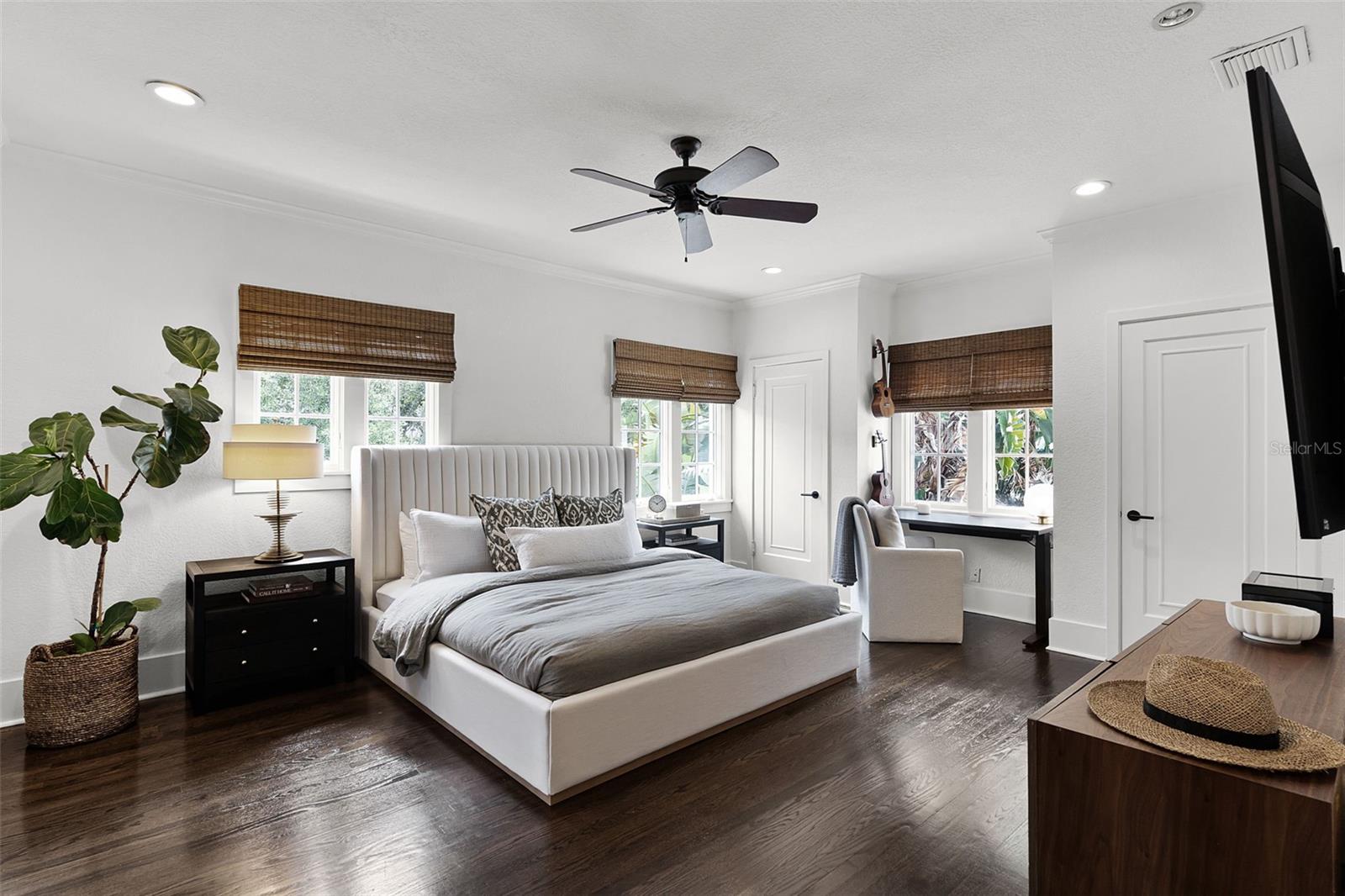 906 ALHAMBRA CT
