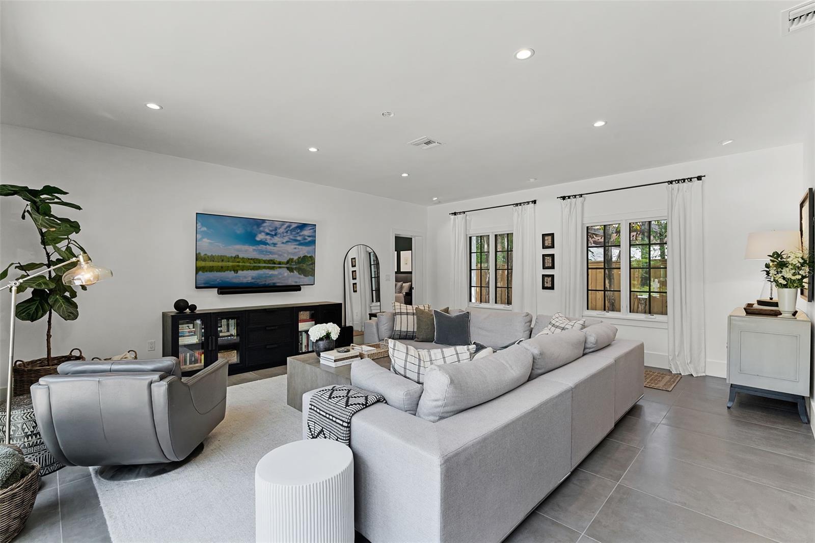 906 ALHAMBRA CT
