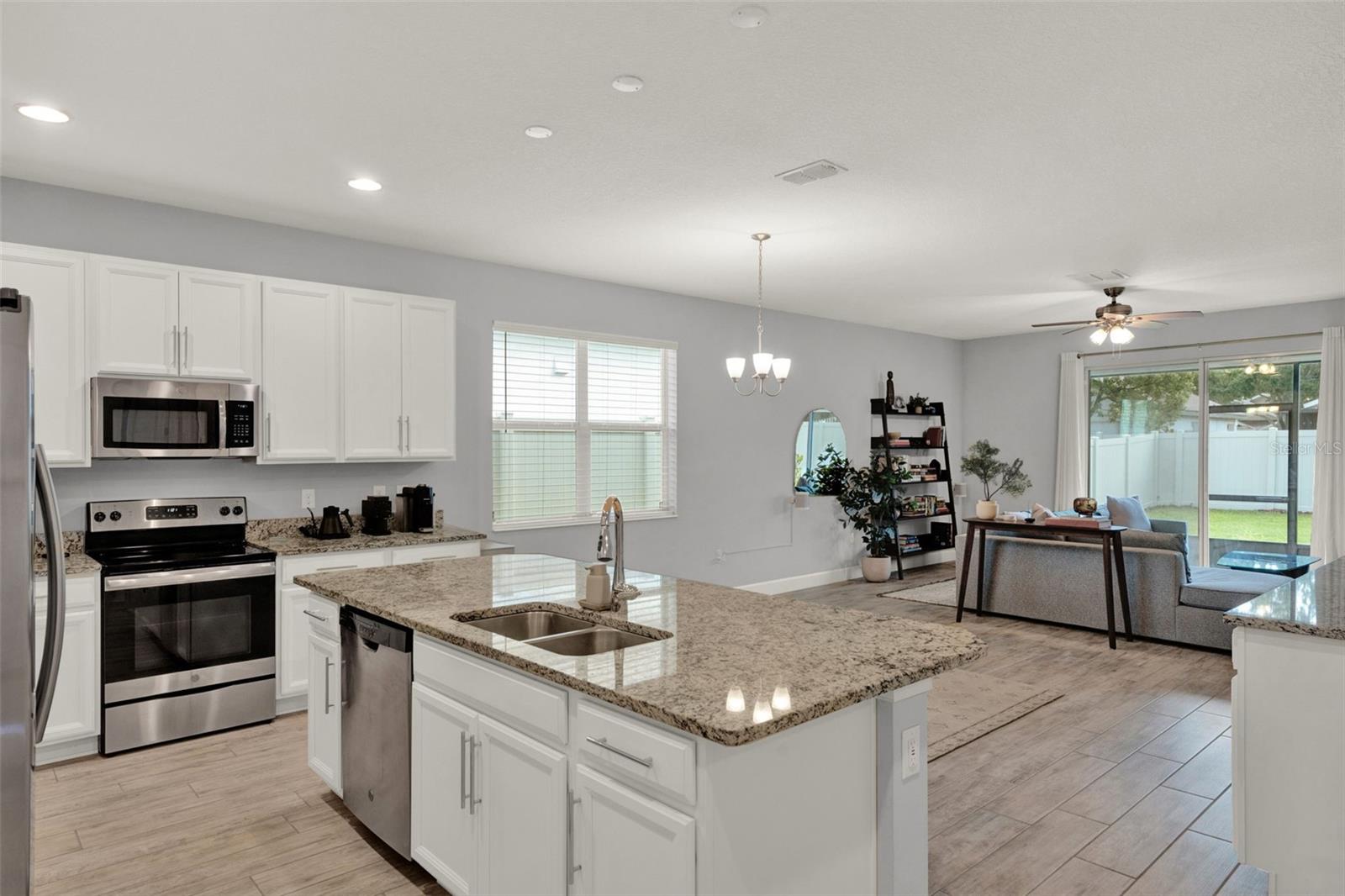 1061 CASTLEVECCHIO LOOP