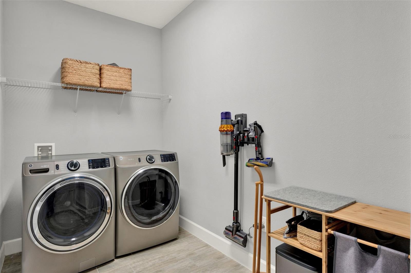 1061 CASTLEVECCHIO LOOP