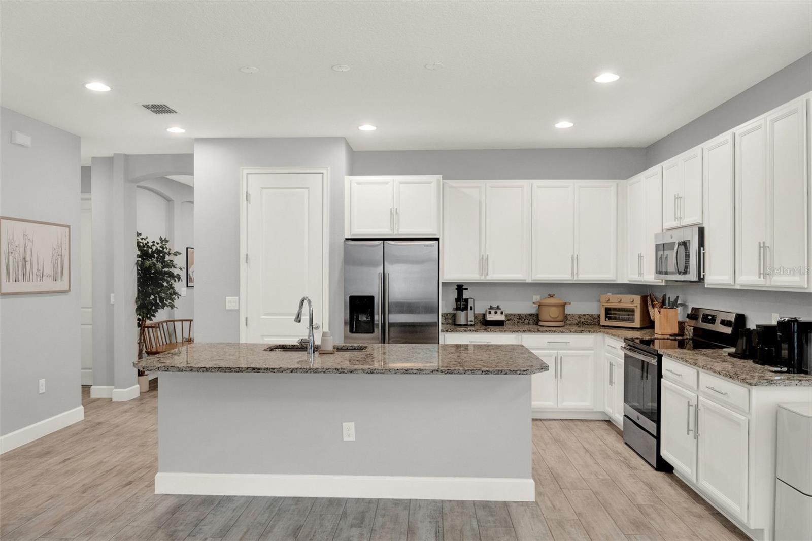 1061 CASTLEVECCHIO LOOP