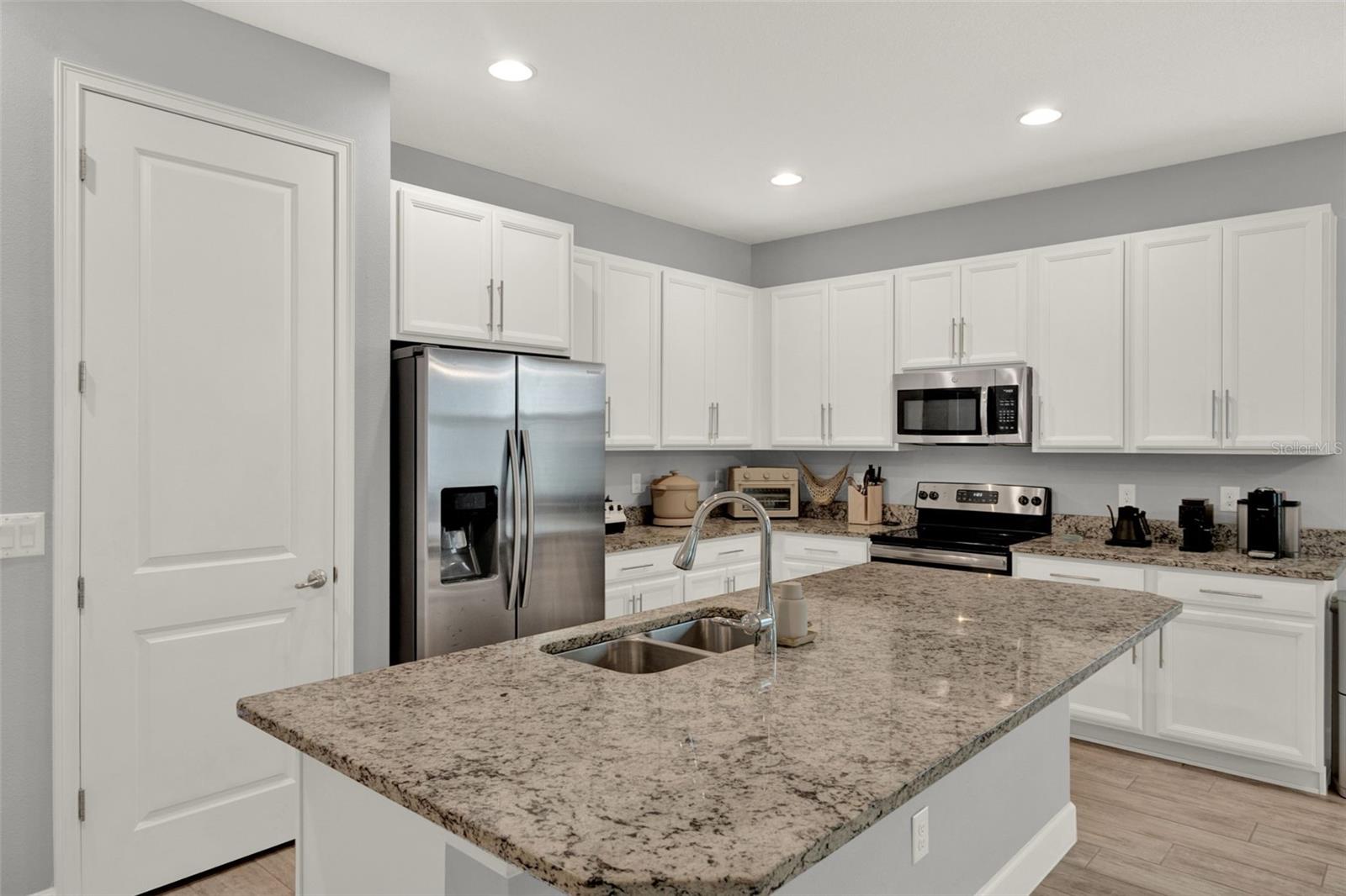 1061 CASTLEVECCHIO LOOP