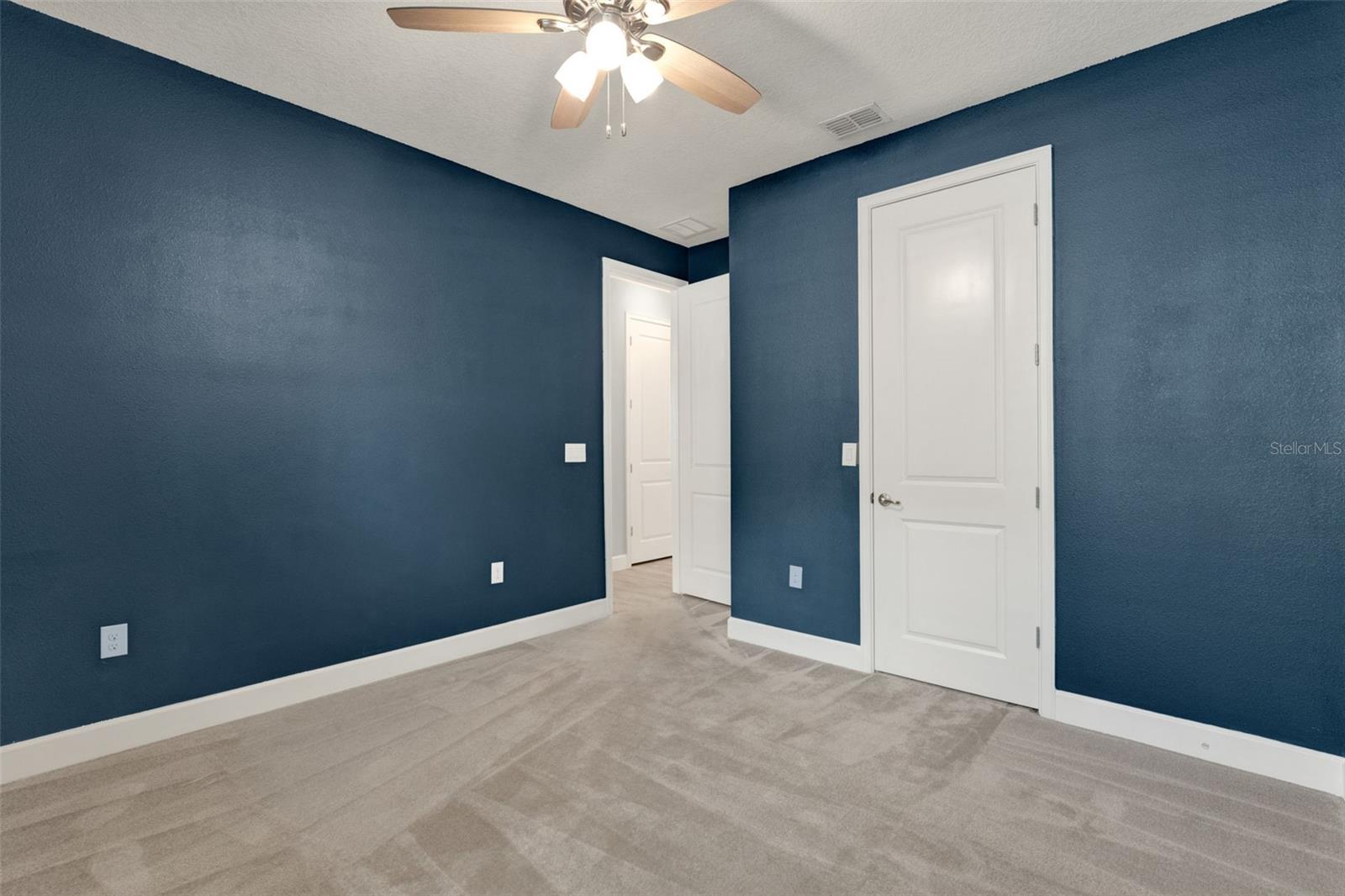 1061 CASTLEVECCHIO LOOP