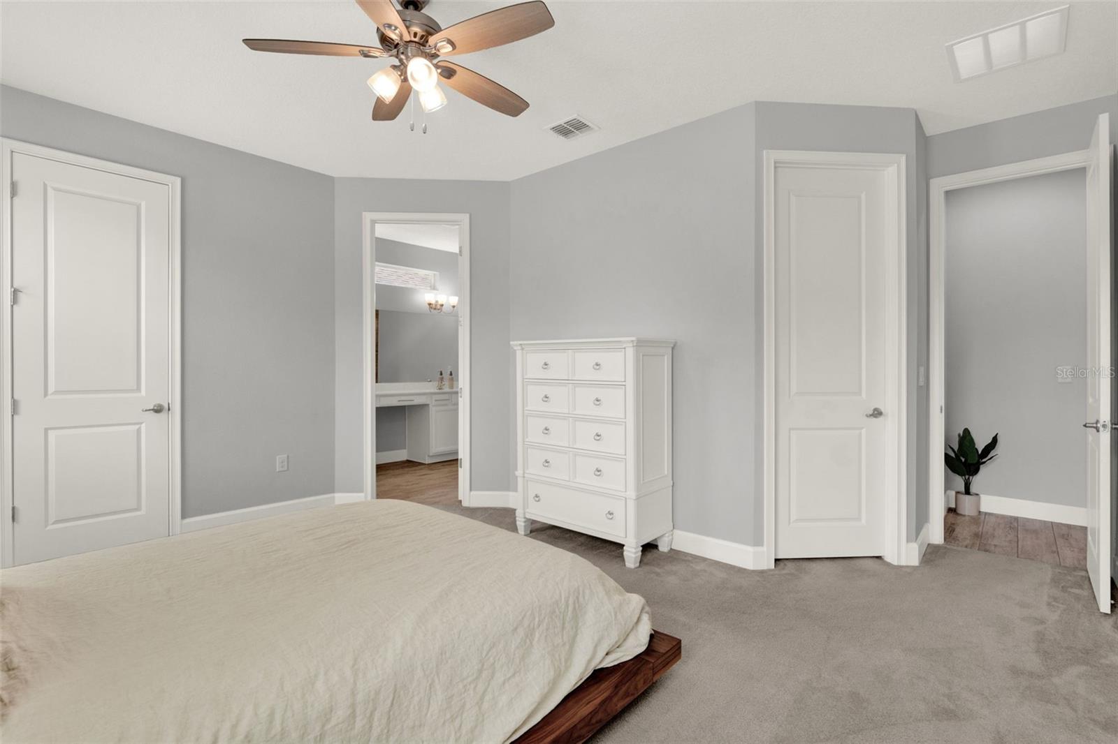 1061 CASTLEVECCHIO LOOP