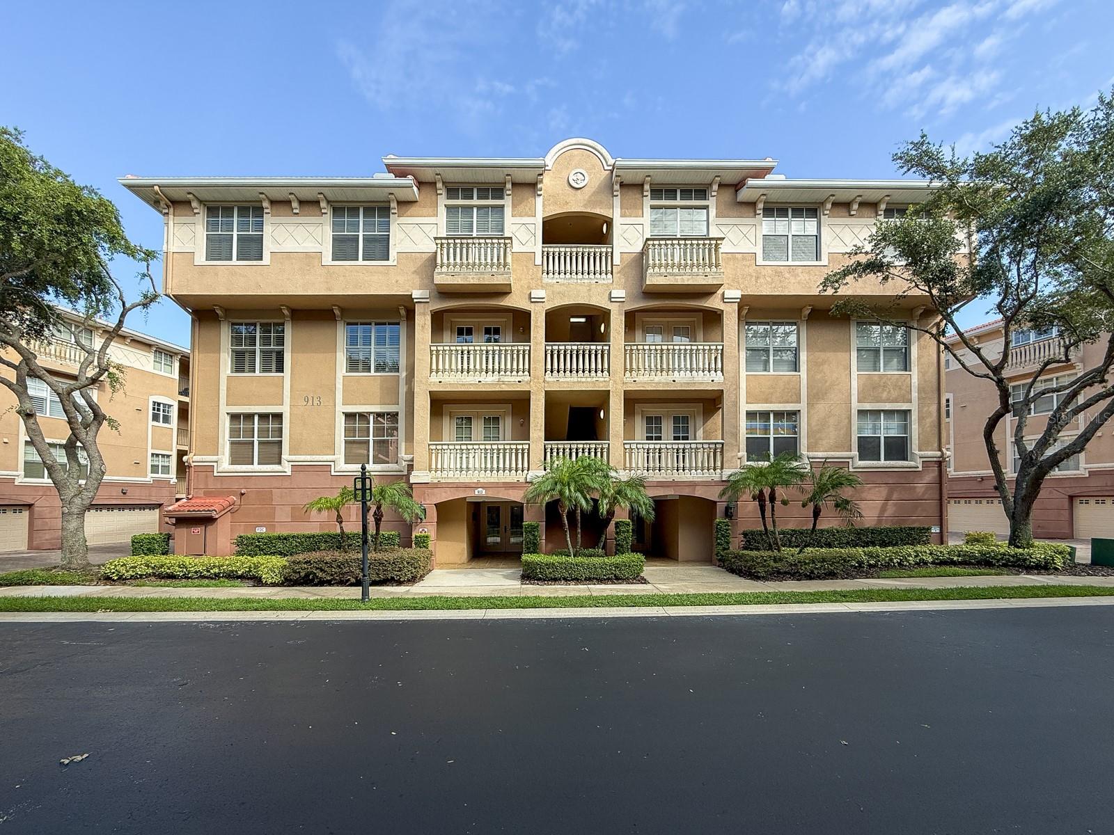 913 LOTUS VISTA DR #302