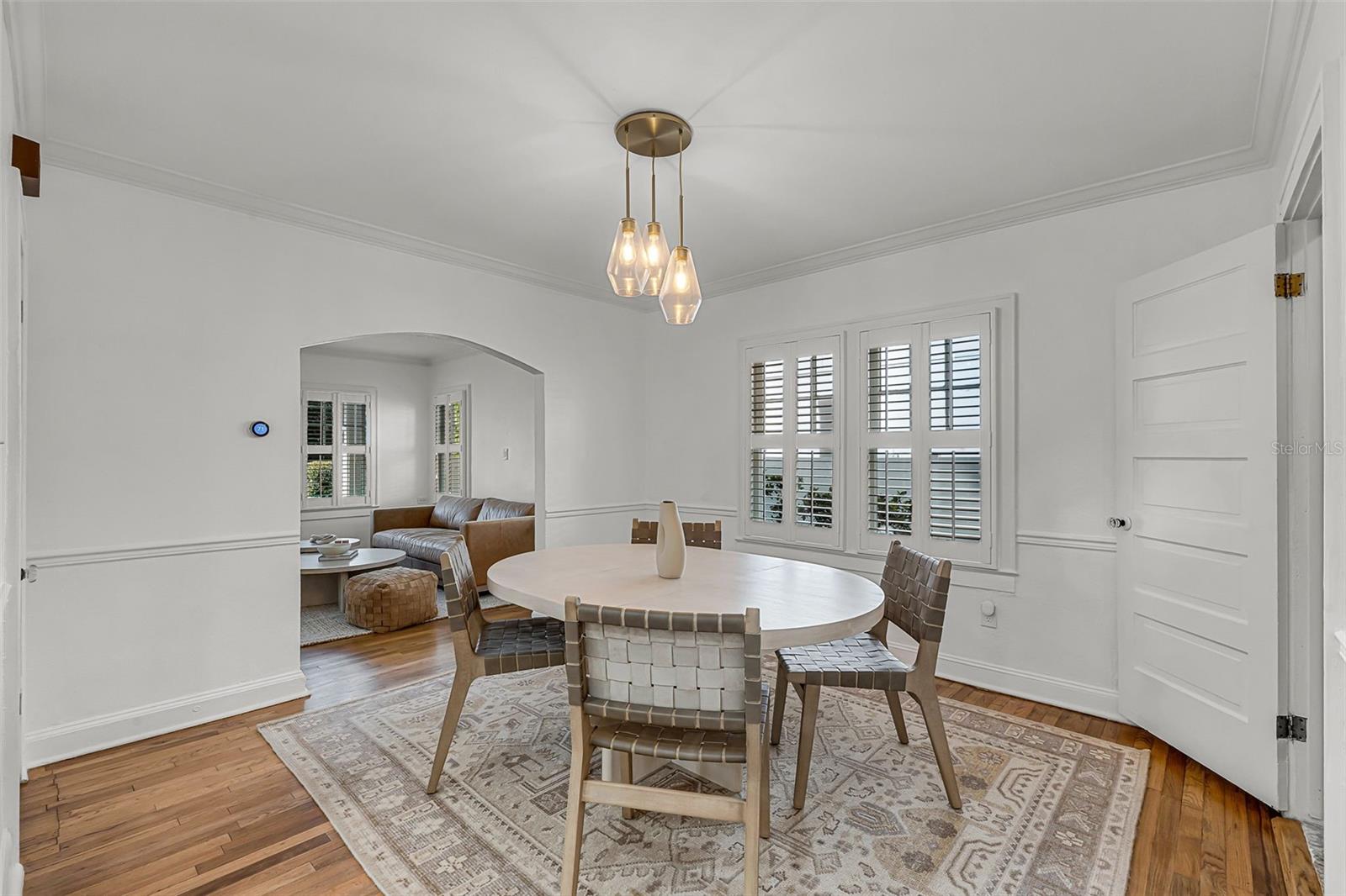11 W HARVARD ST