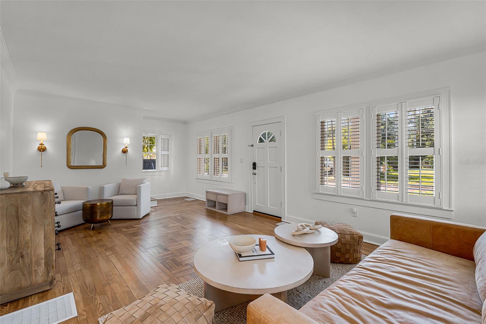 11 W HARVARD ST