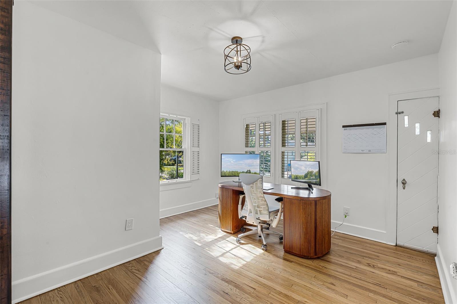 11 W HARVARD ST