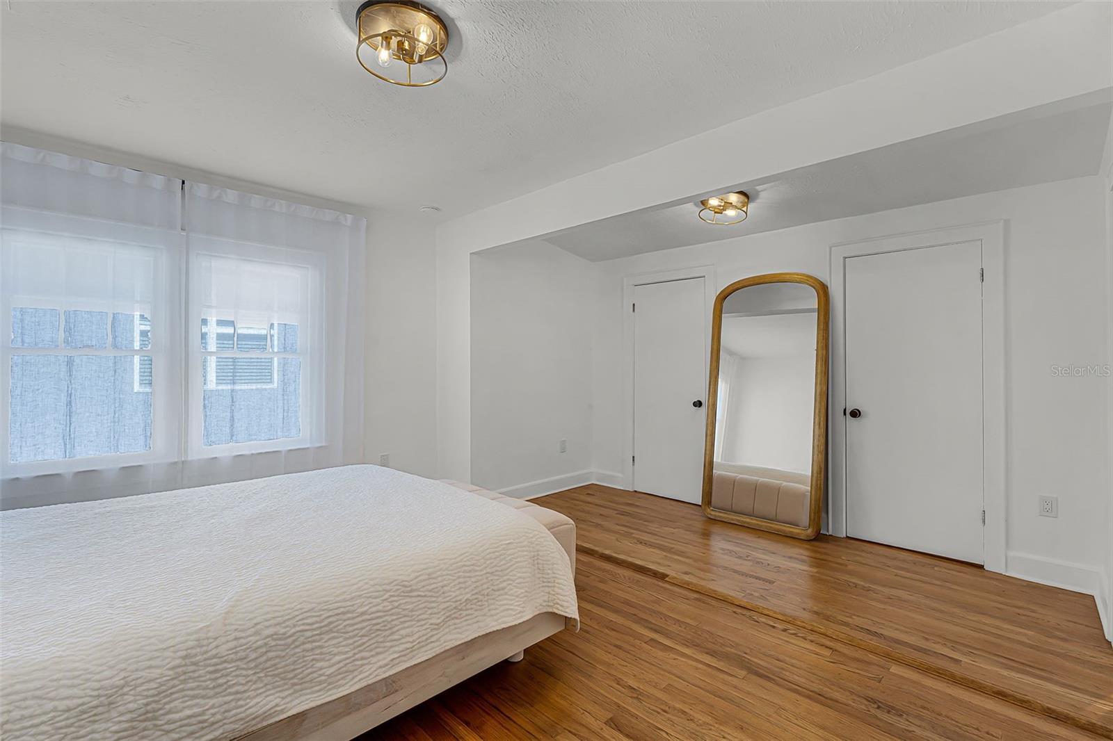 11 W HARVARD ST