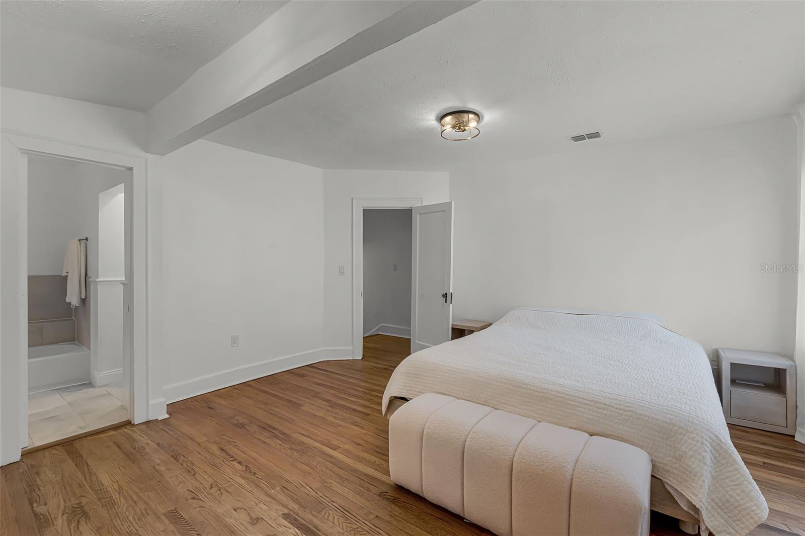 11 W HARVARD ST