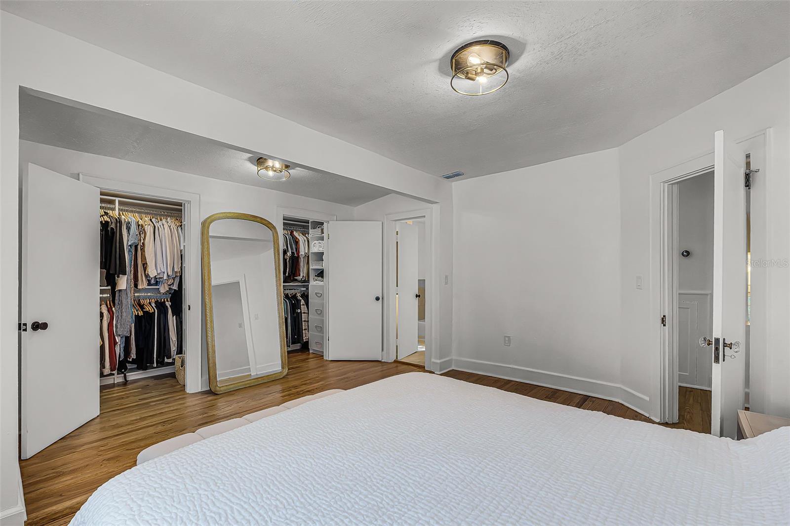 11 W HARVARD ST