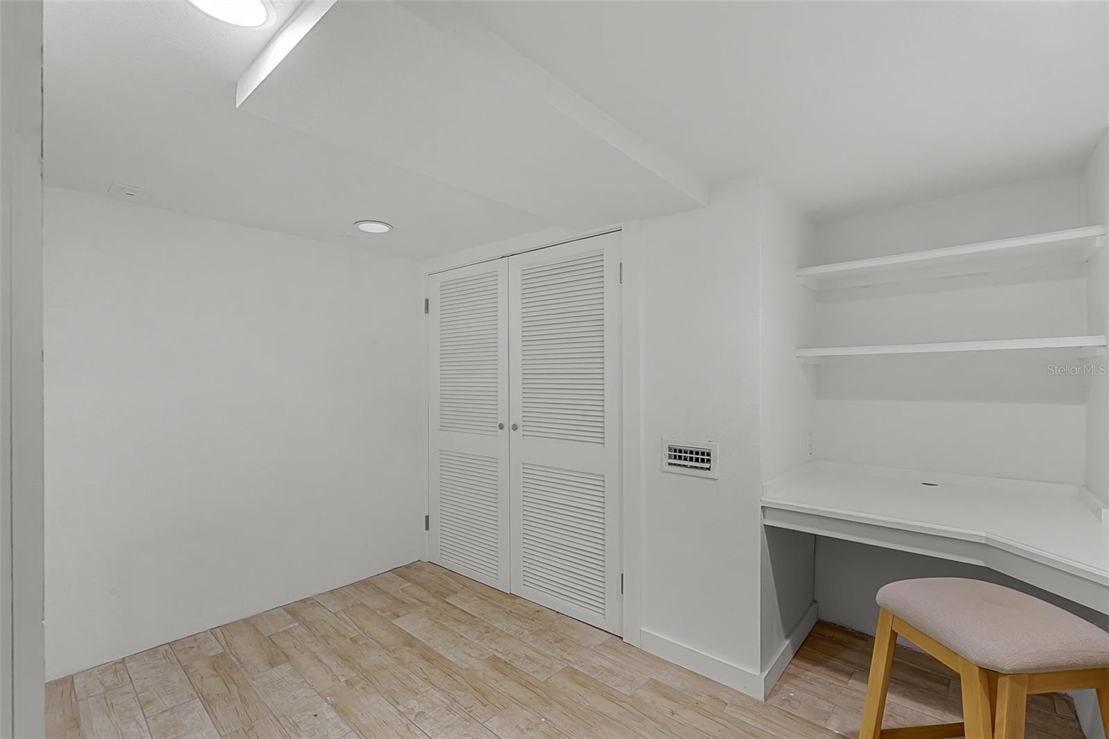 11 W HARVARD ST