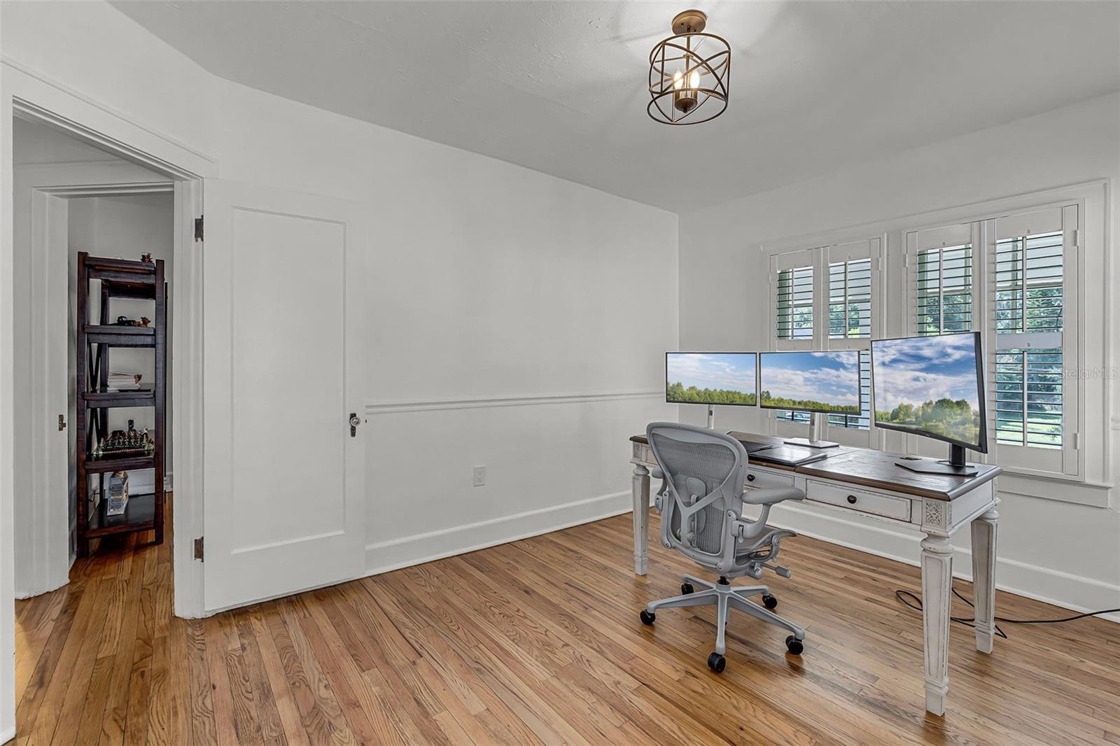 11 W HARVARD ST