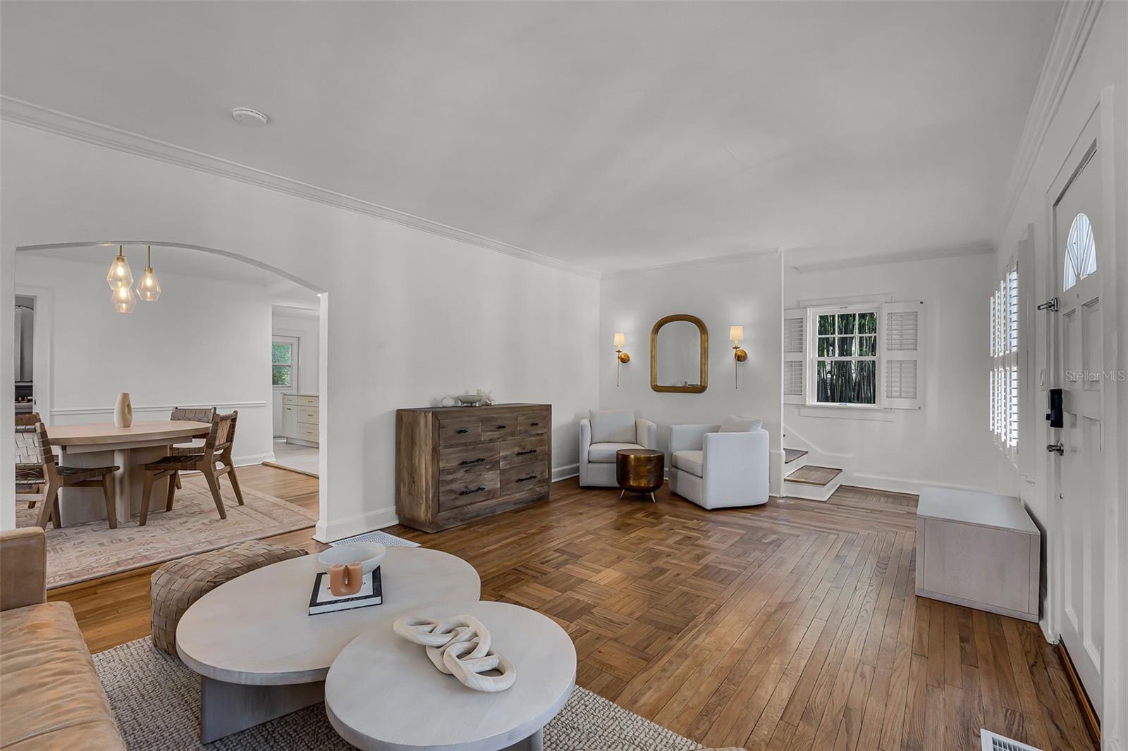 11 W HARVARD ST