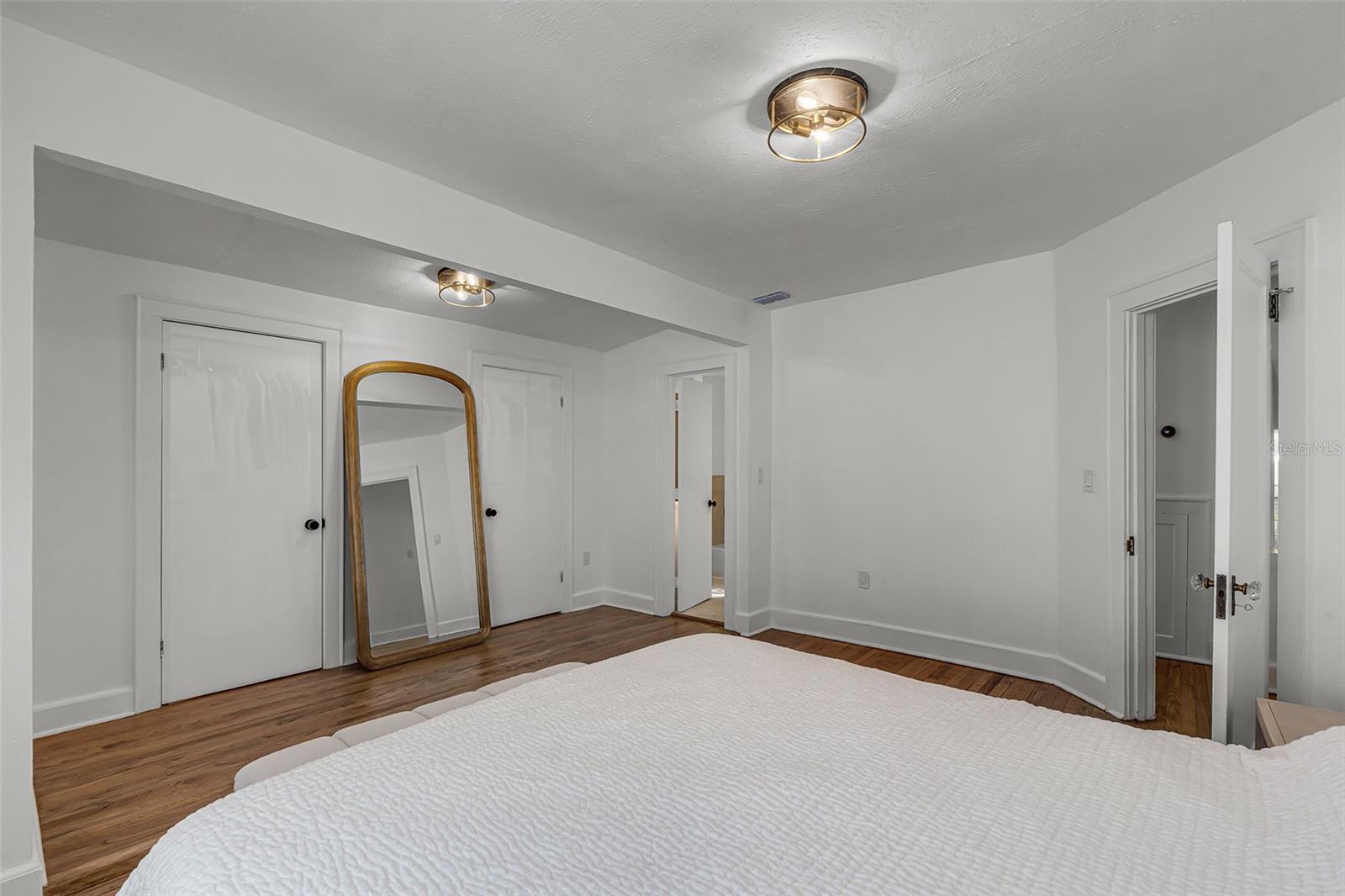 11 W HARVARD ST