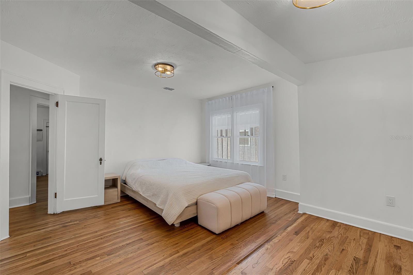 11 W HARVARD ST