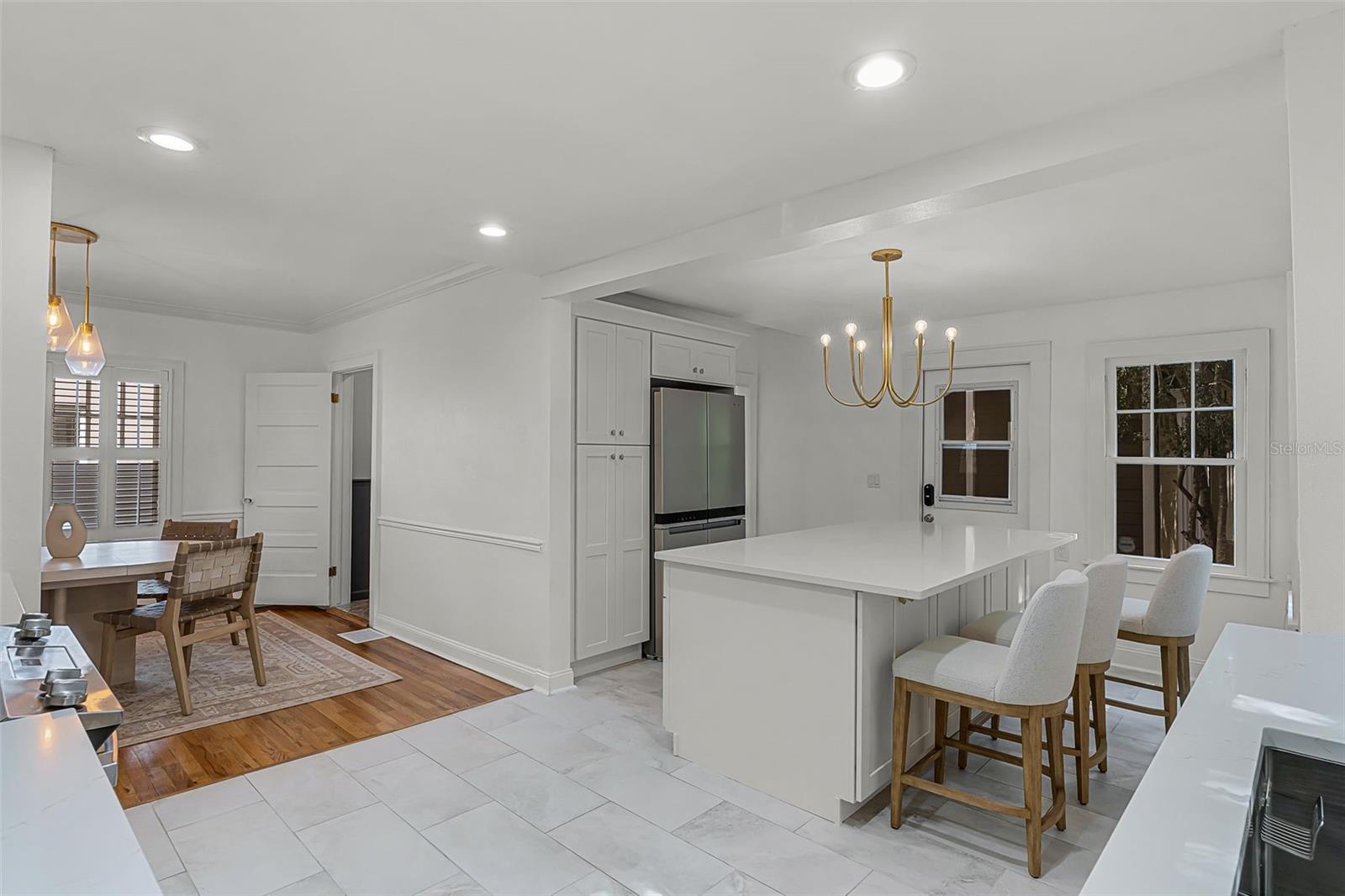 11 W HARVARD ST