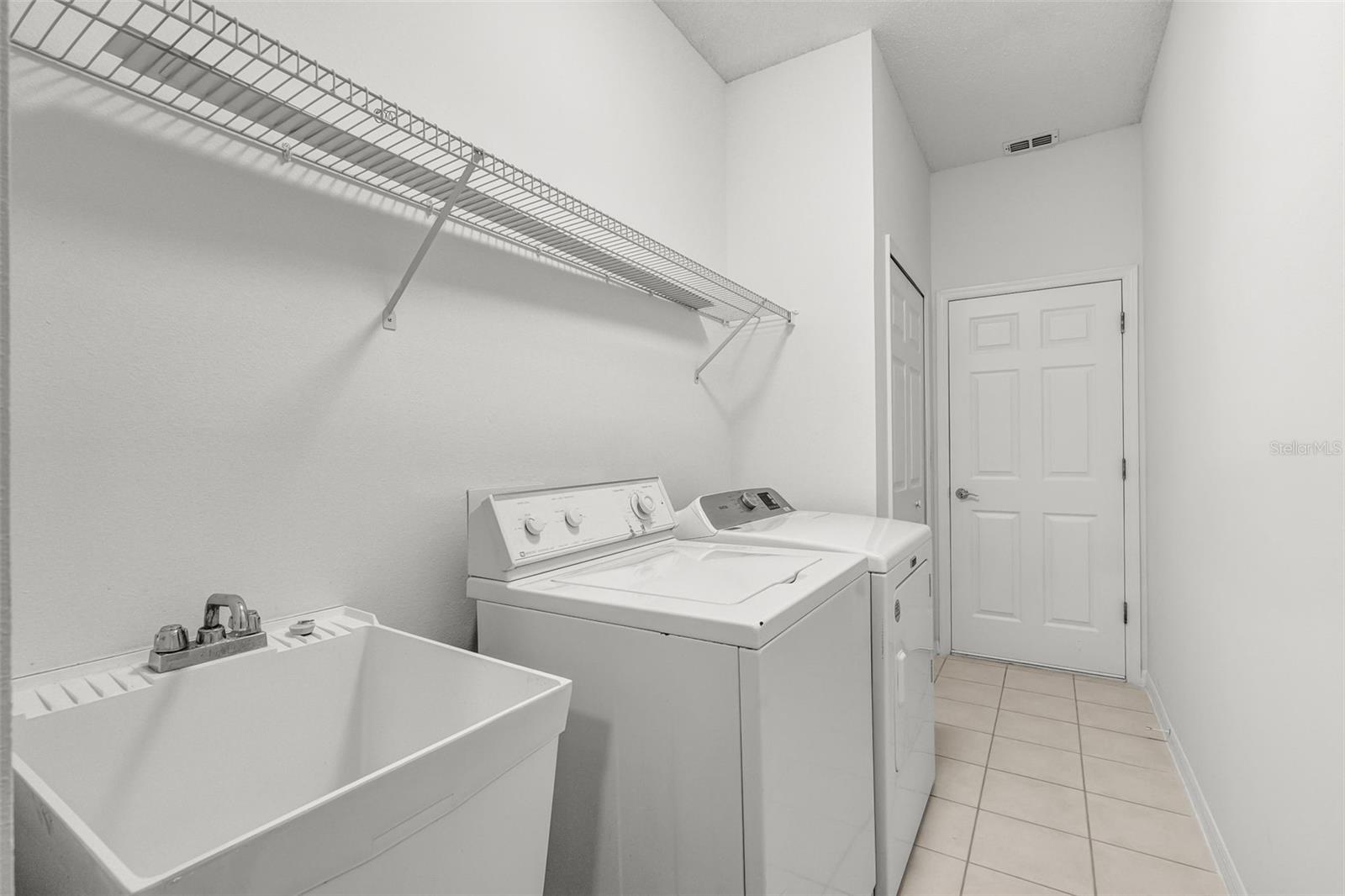 1223 VICKERS LAKE DR