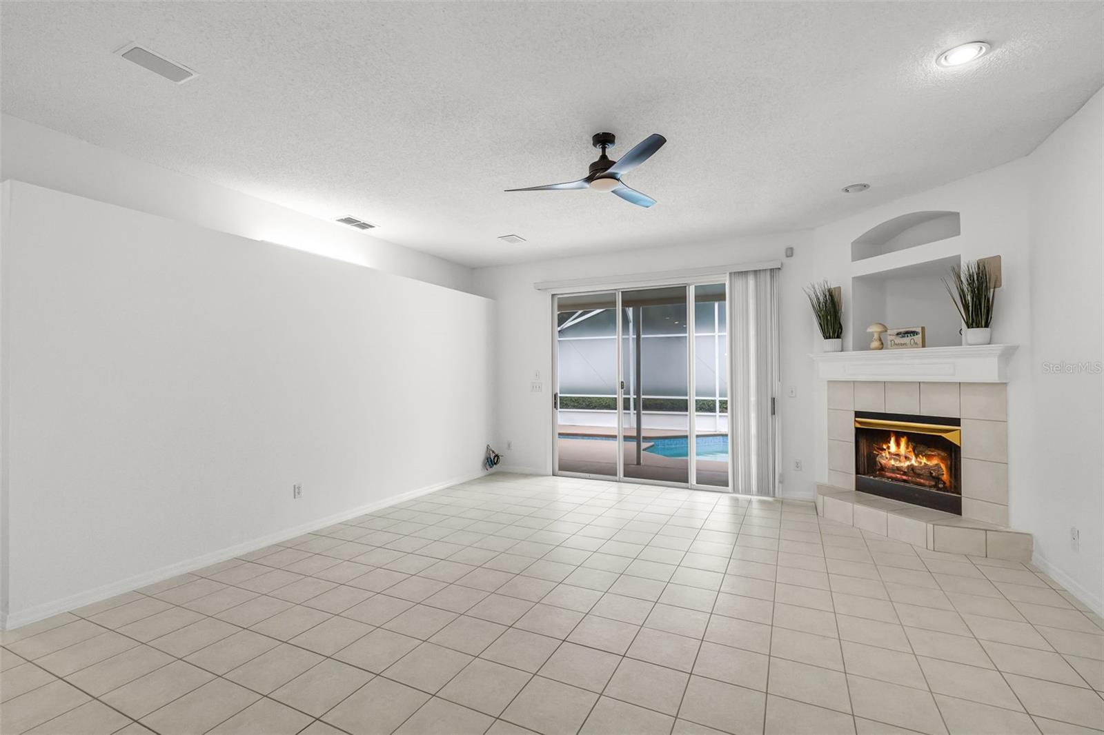 1223 VICKERS LAKE DR