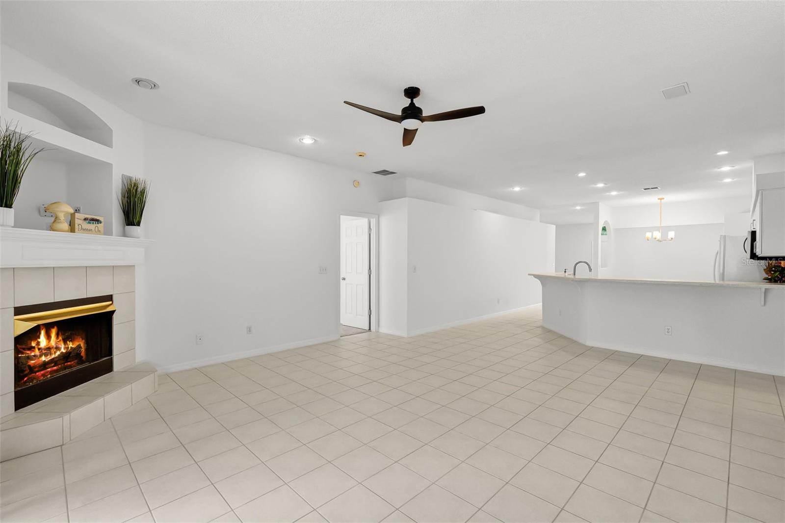 1223 VICKERS LAKE DR